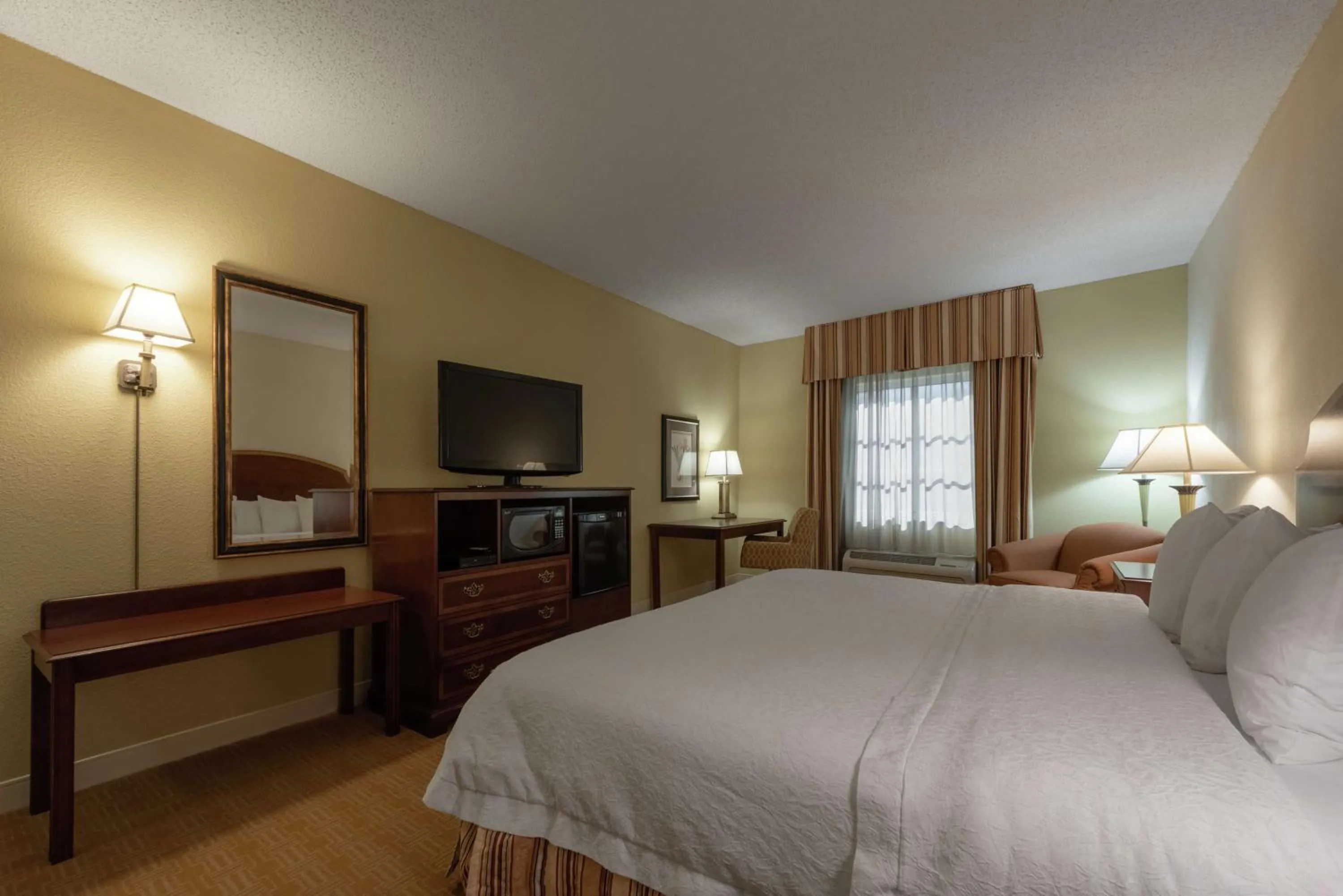 Bedroom, Bed in Hampton Inn & Suites - Vicksburg