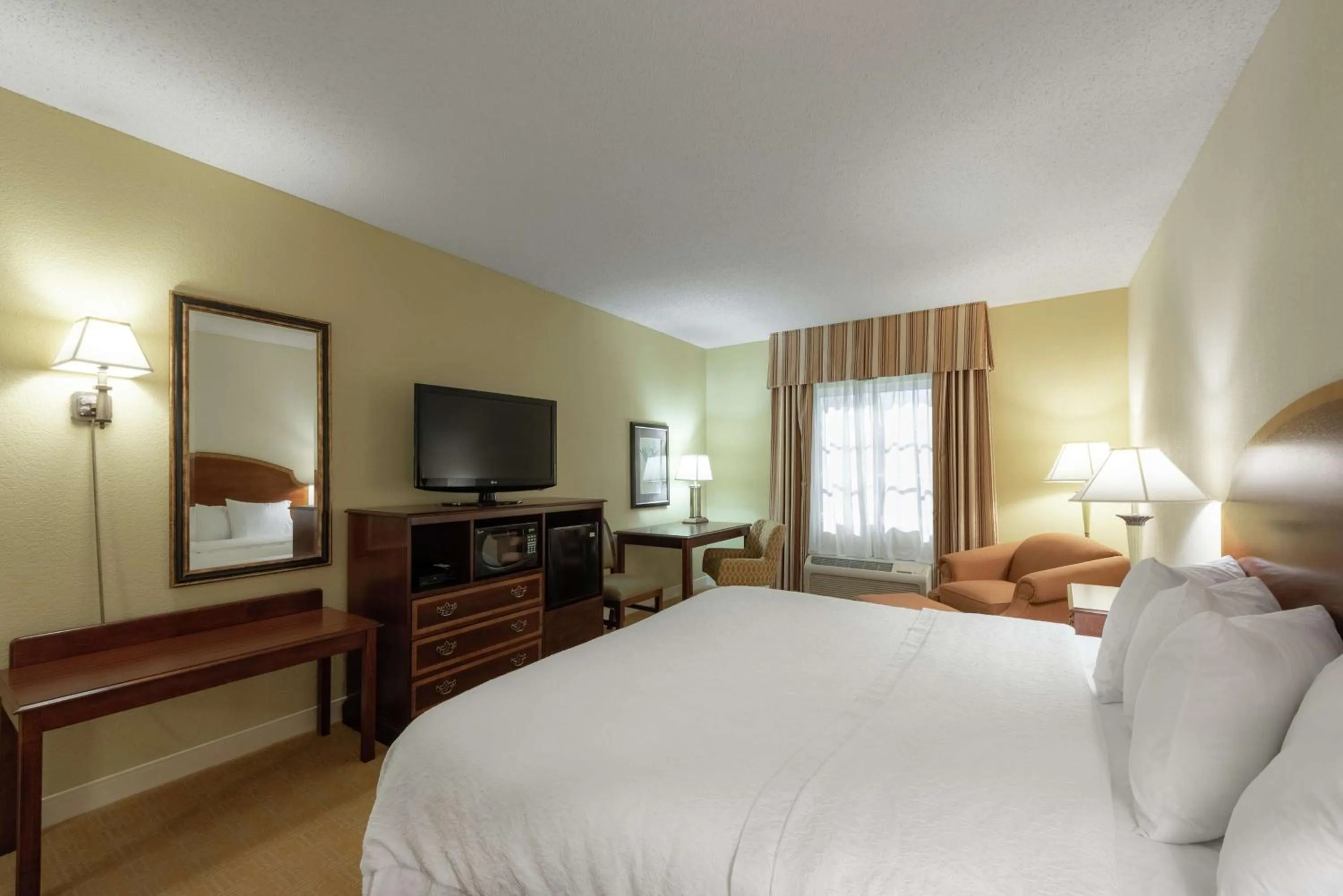 Bedroom, Bed in Hampton Inn & Suites - Vicksburg