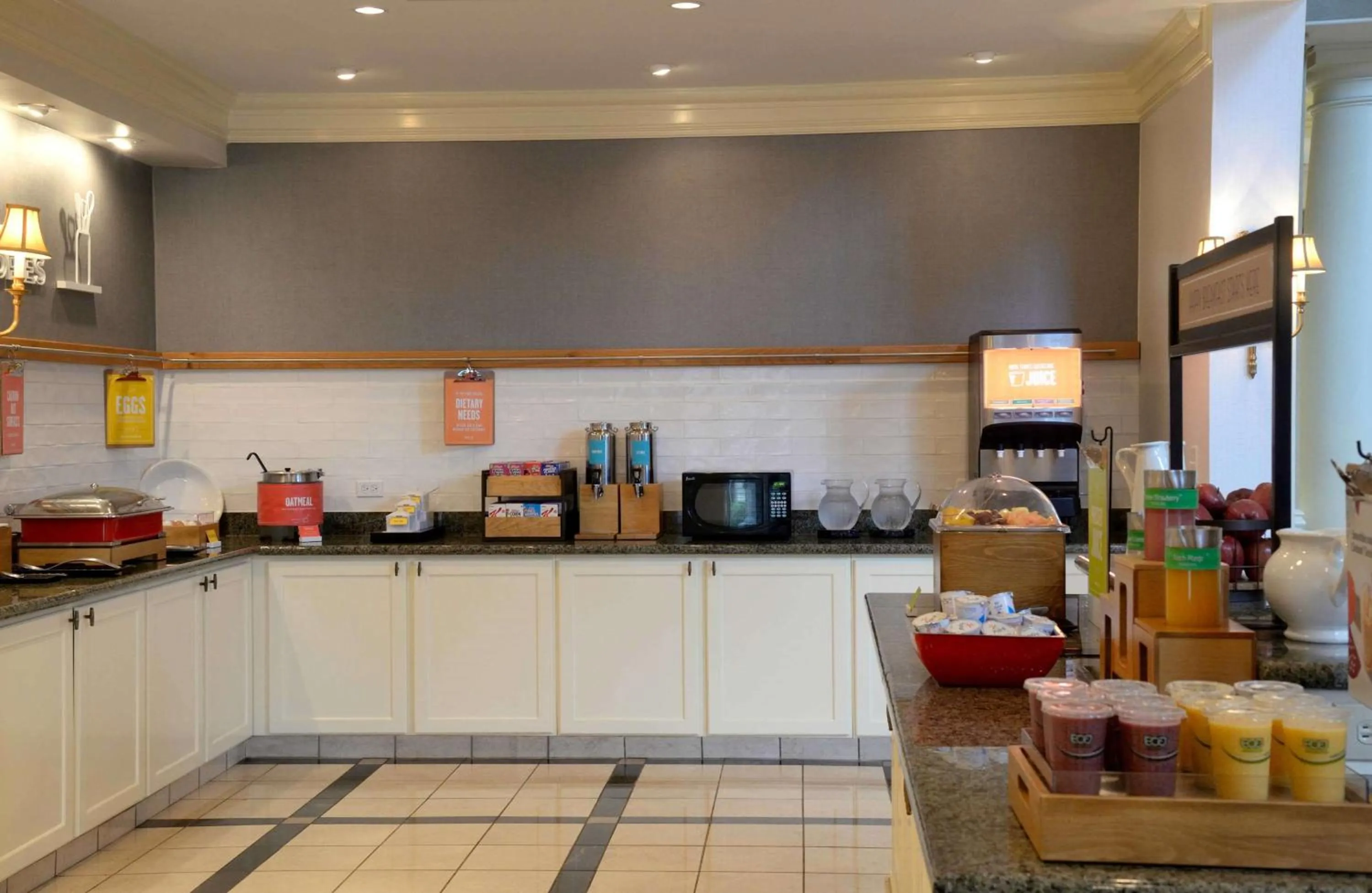 Breakfast in Hampton Inn & Suites - Vicksburg