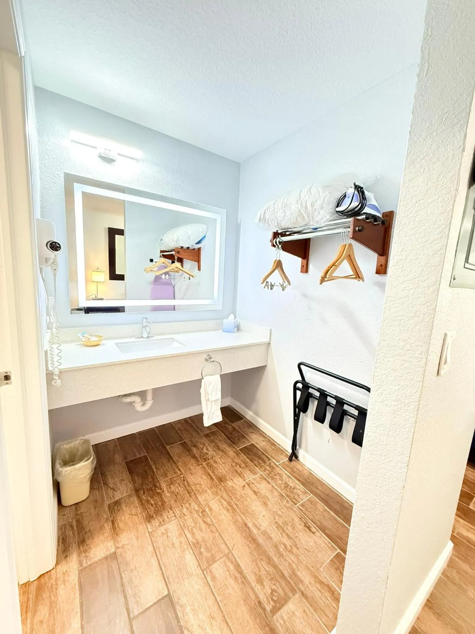 Bathroom in Lantern Inn & Suites - Sarasota