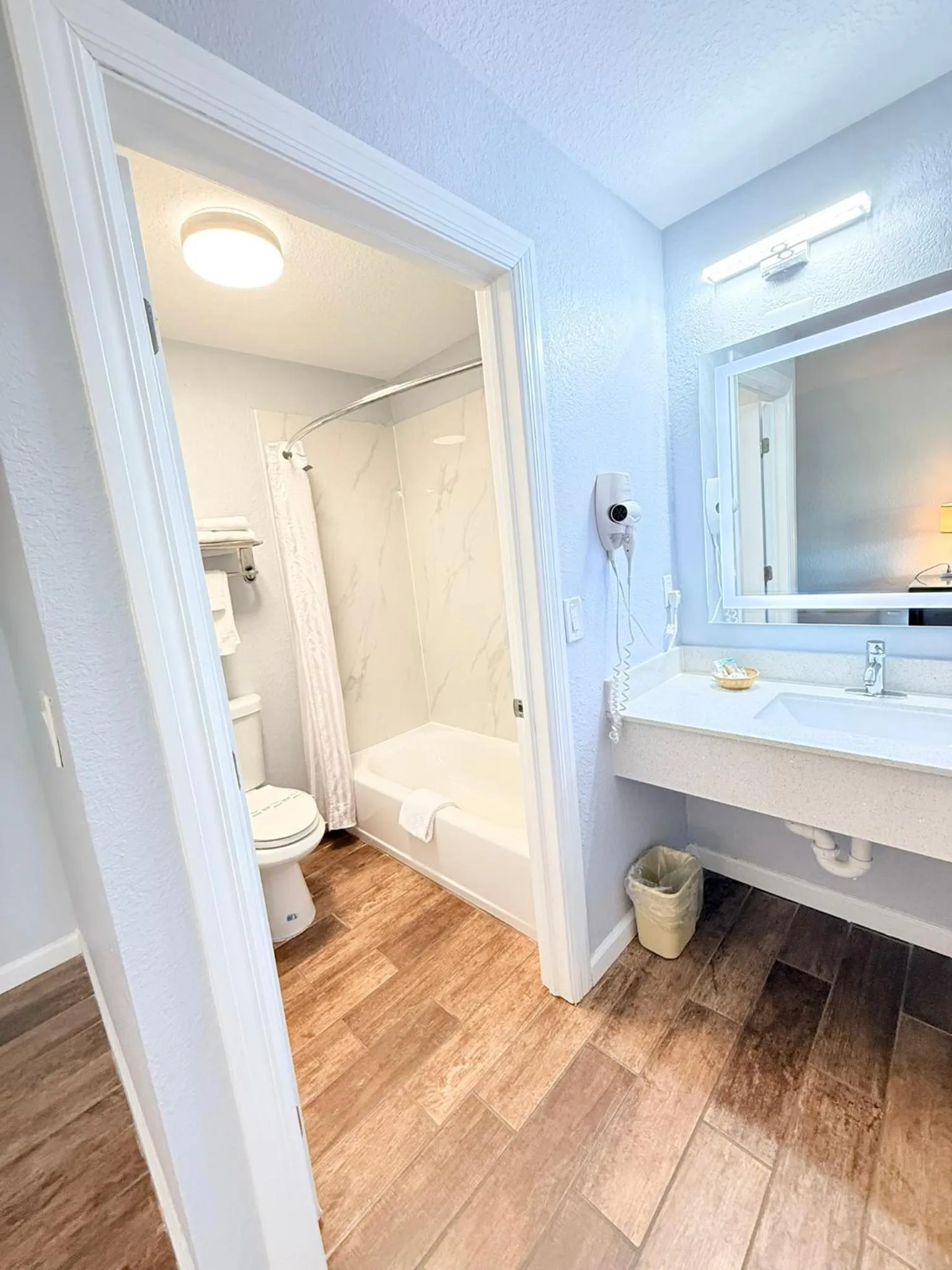 Toilet in Lantern Inn & Suites - Sarasota