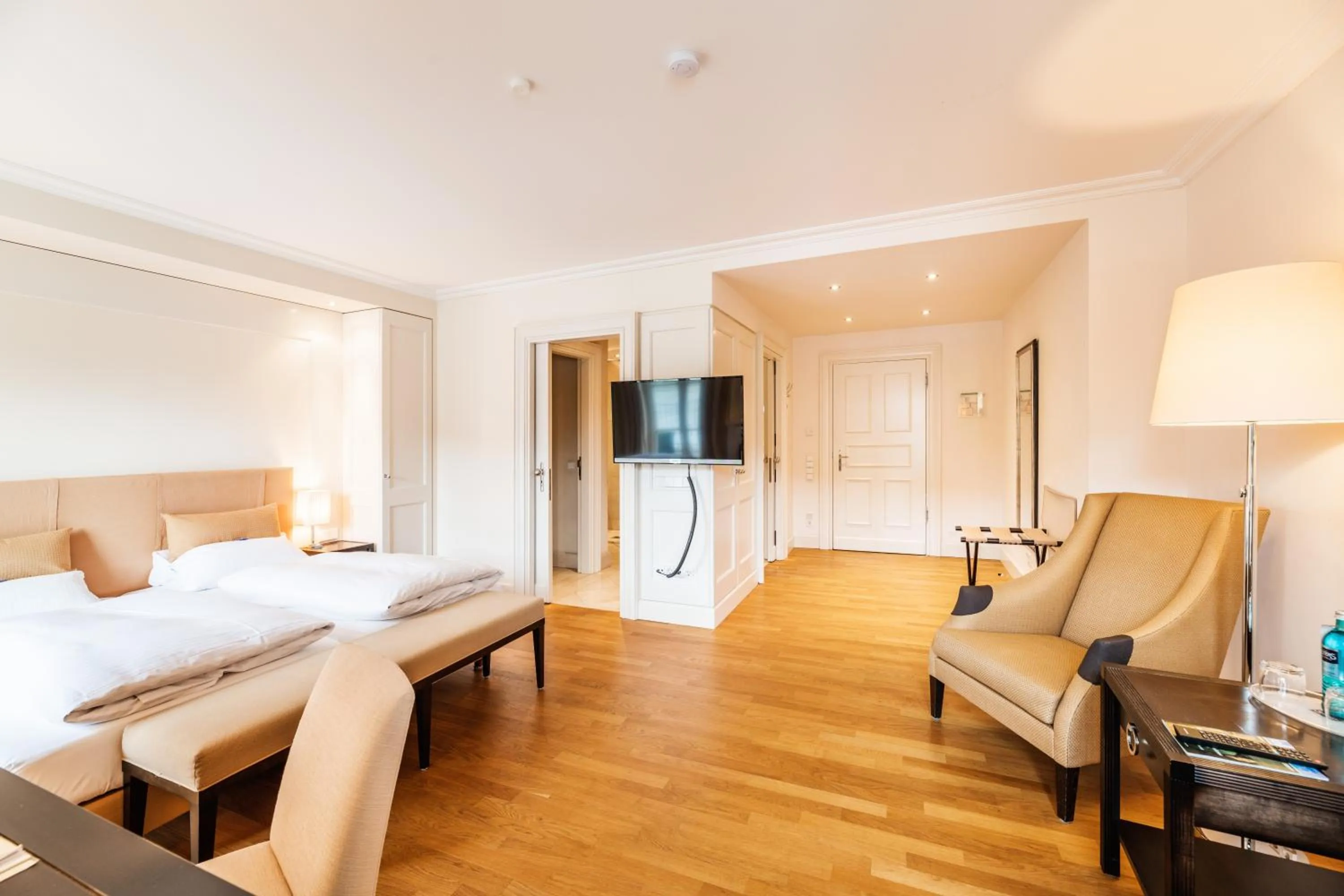 Photo of the whole room, Bed in Rheinhotel Schulz