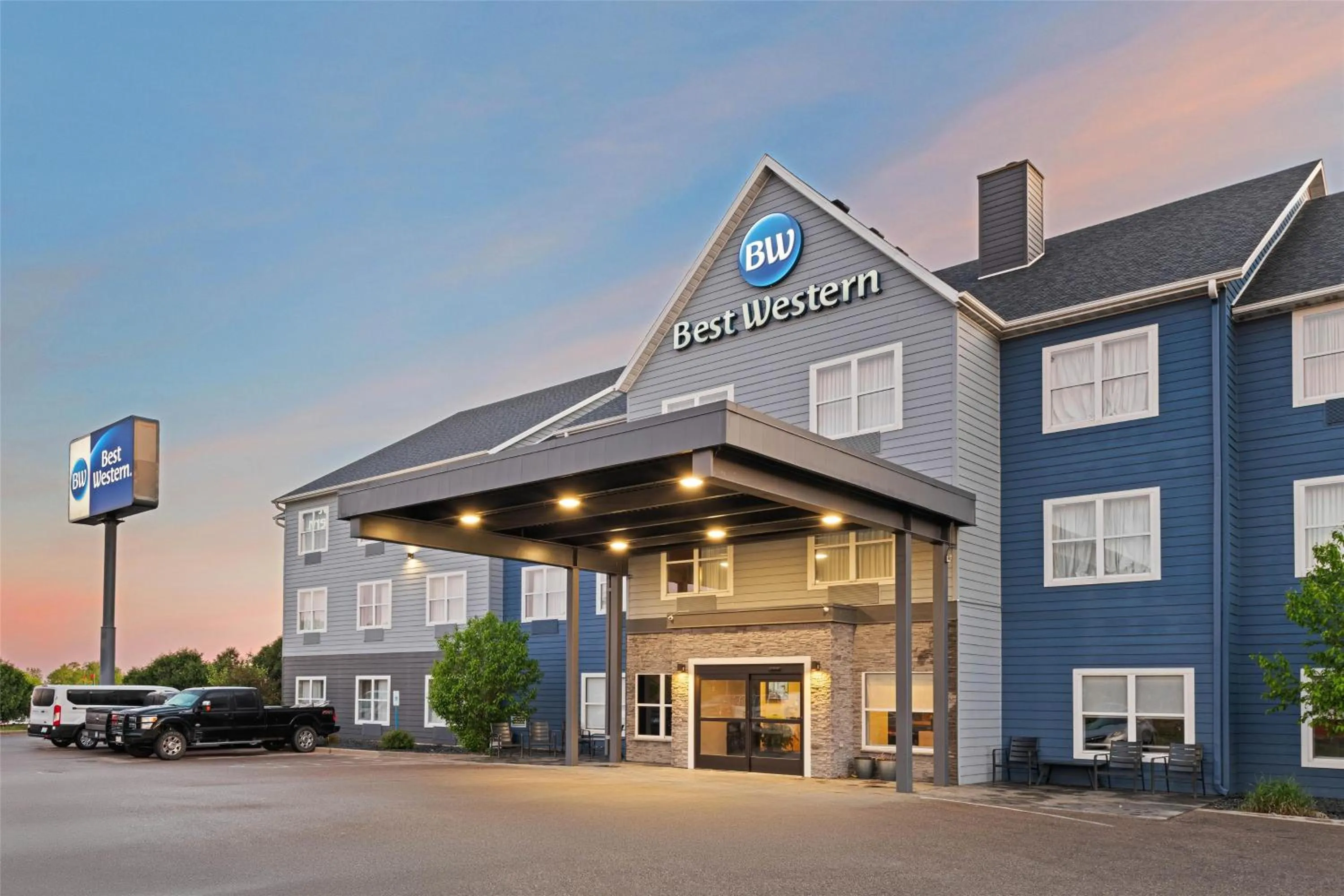 Property building in Best Western Eau Claire South