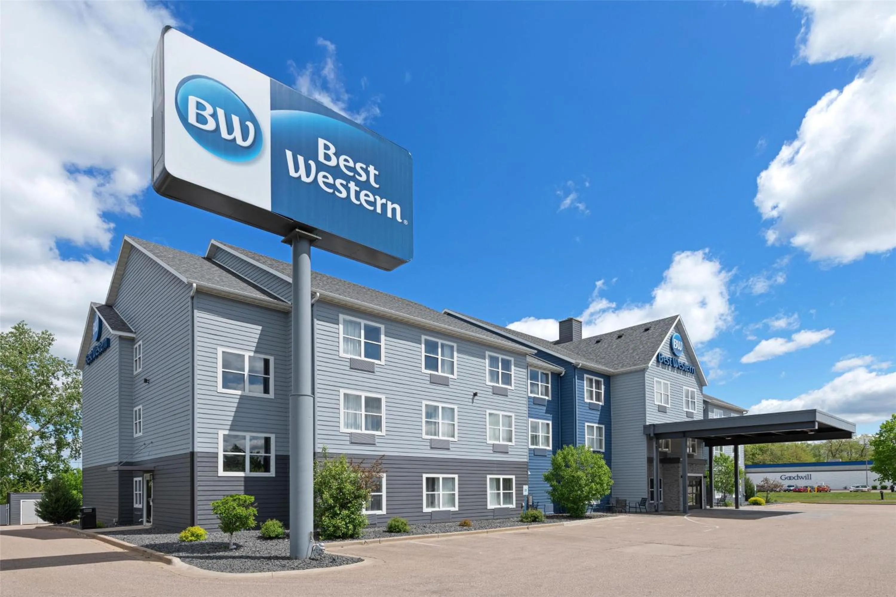 Property building in Best Western Eau Claire South