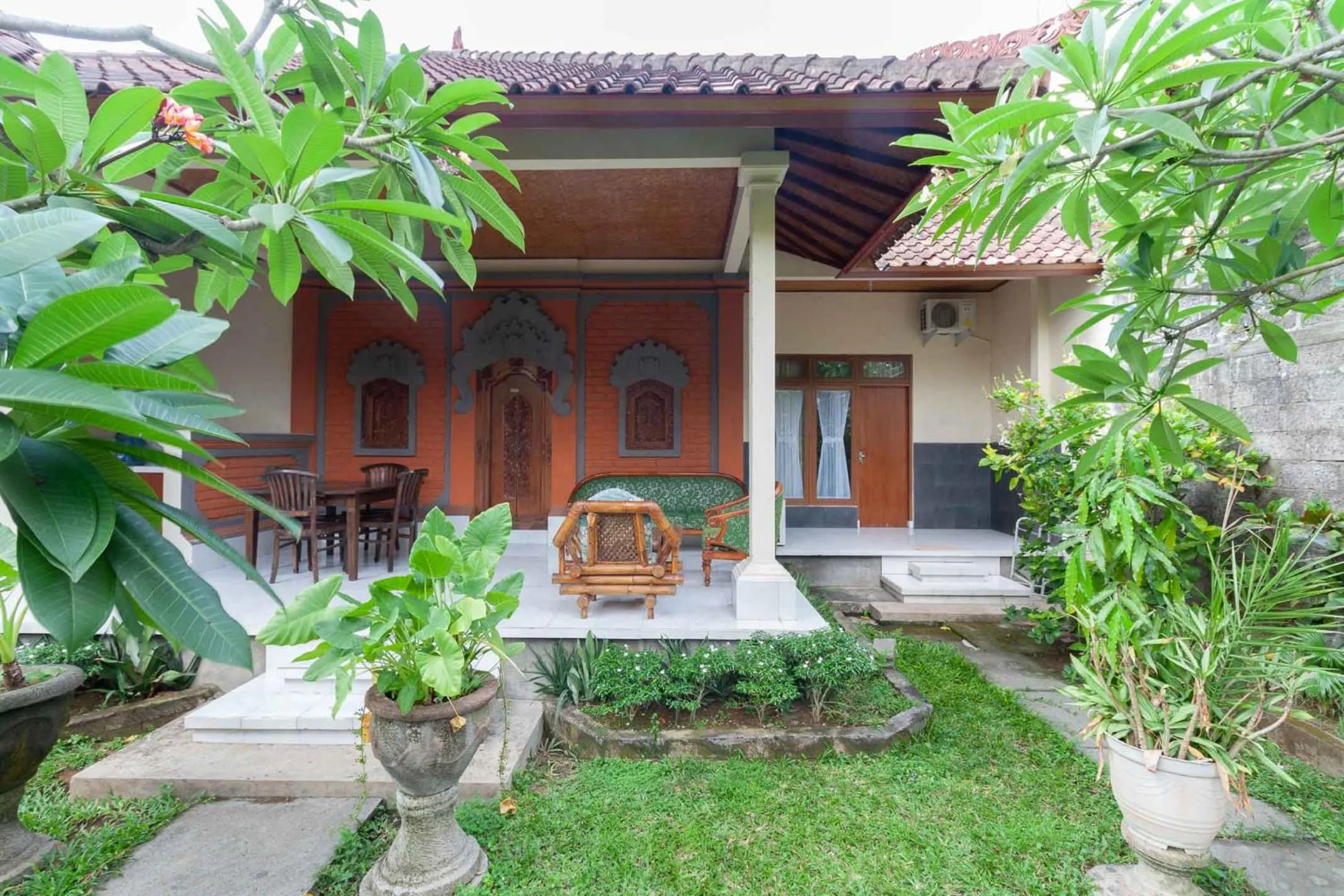 Garden in The Guest Villas Legian Kuta