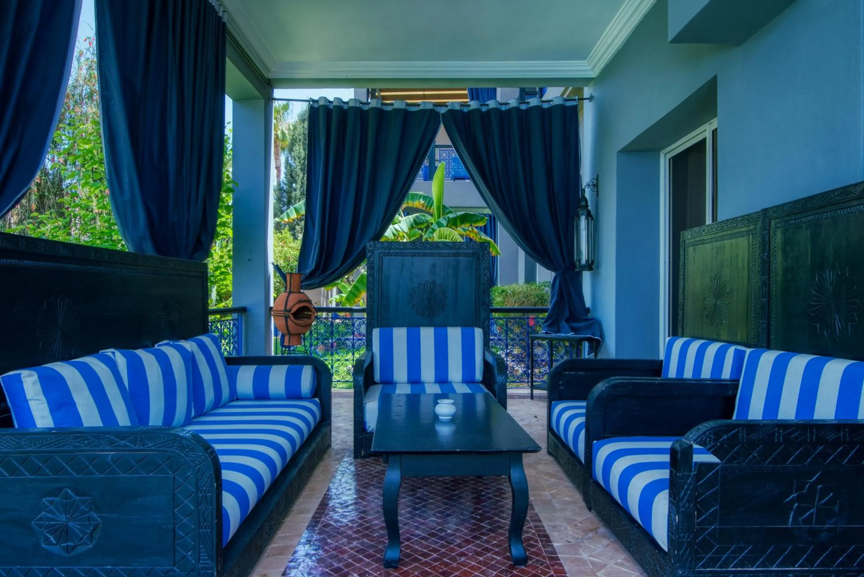 Patio in Villas 95 Appart'Hôtel