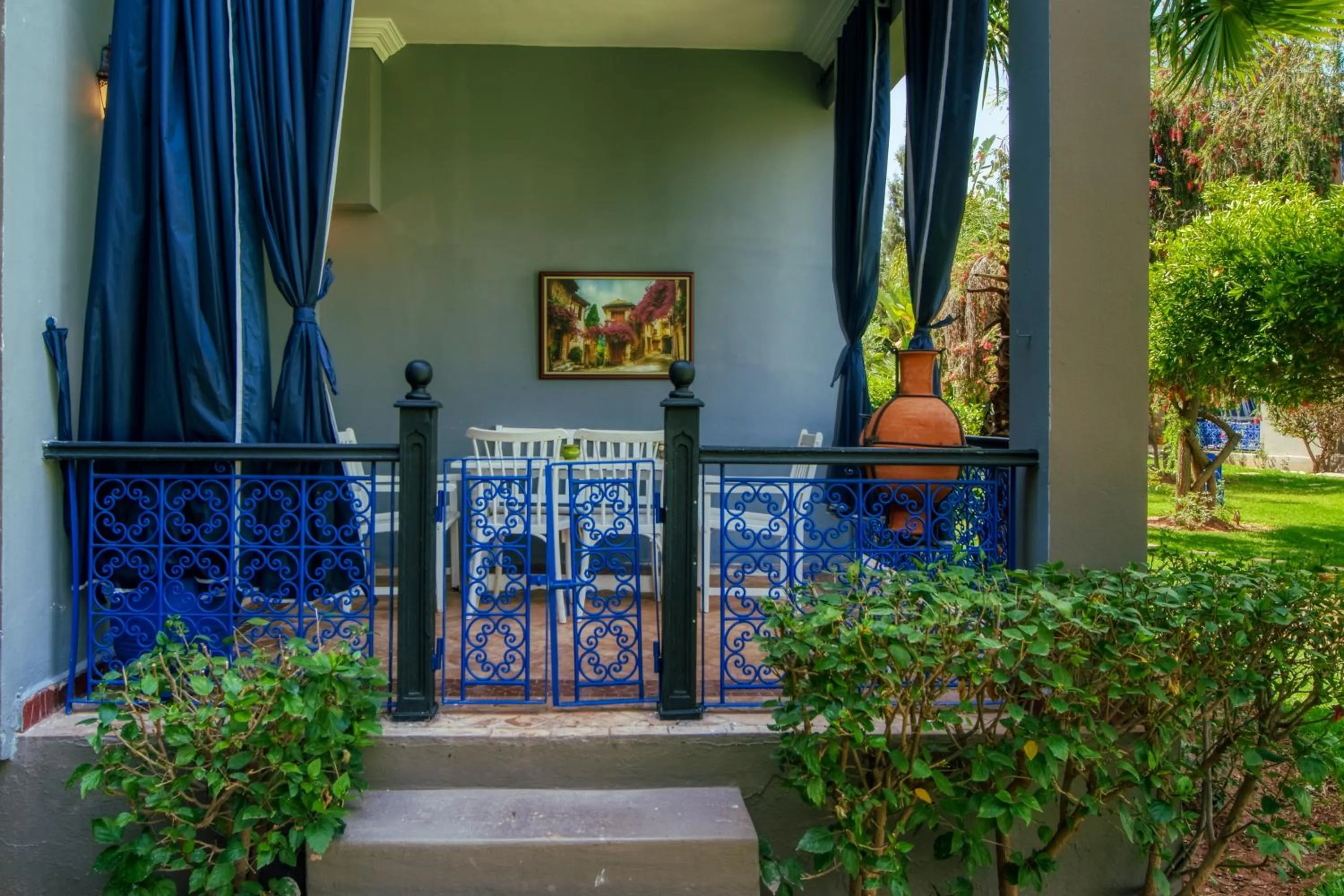 Facade/entrance in Villas 95 Appart'Hôtel