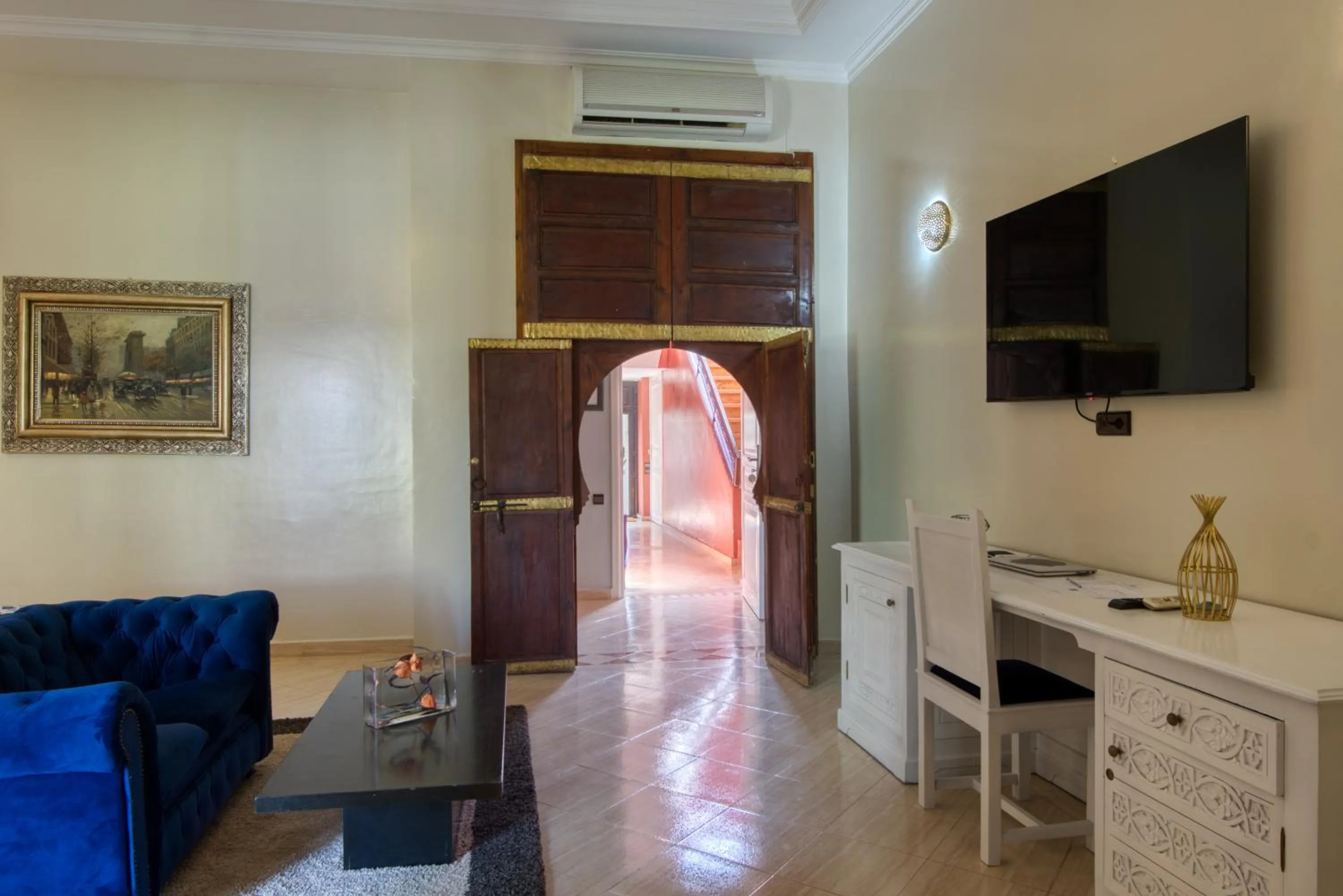 TV and multimedia in Villas 95 Appart'Hôtel