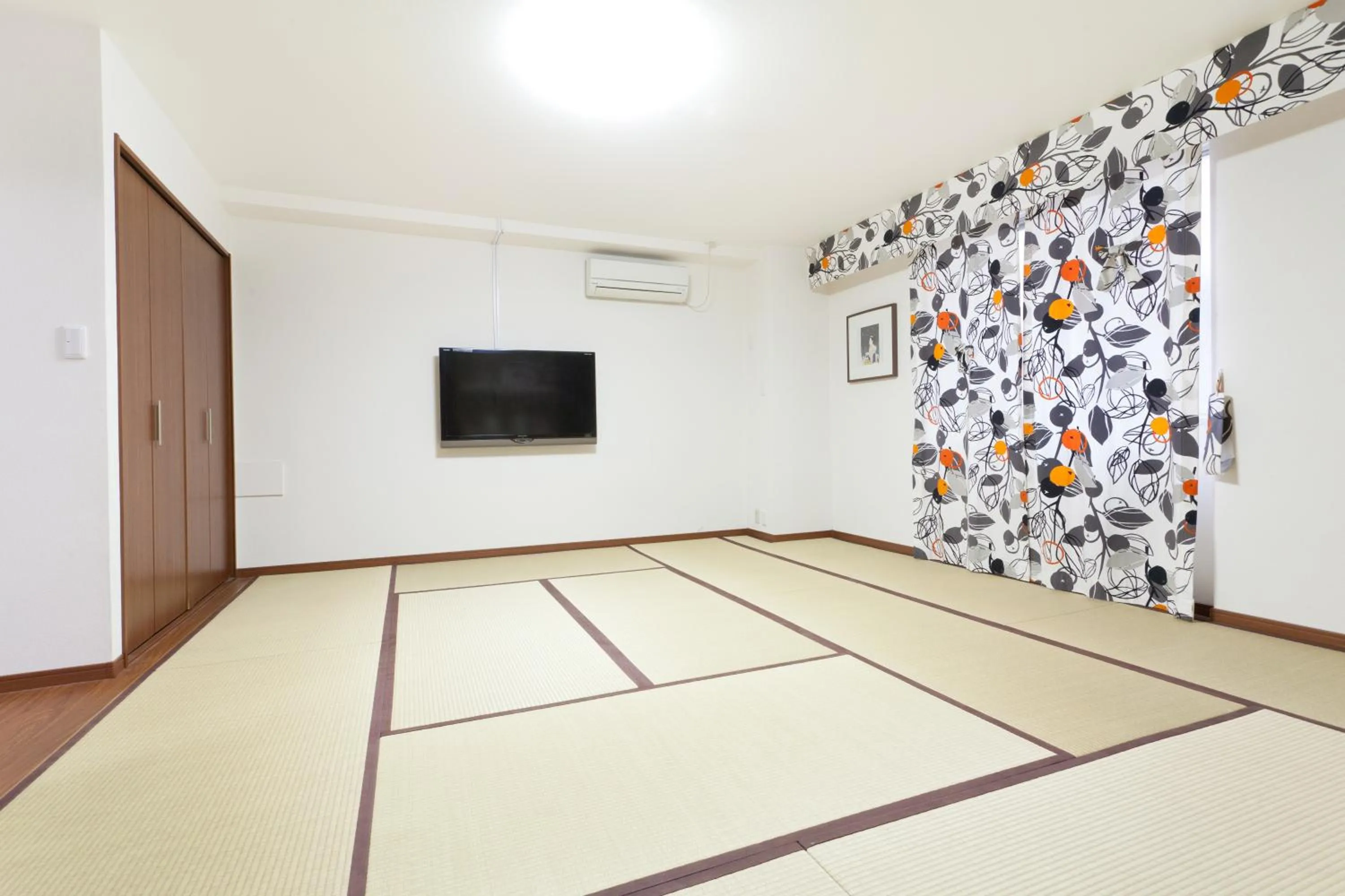 TV and multimedia, Bed in Hanabi Hotel