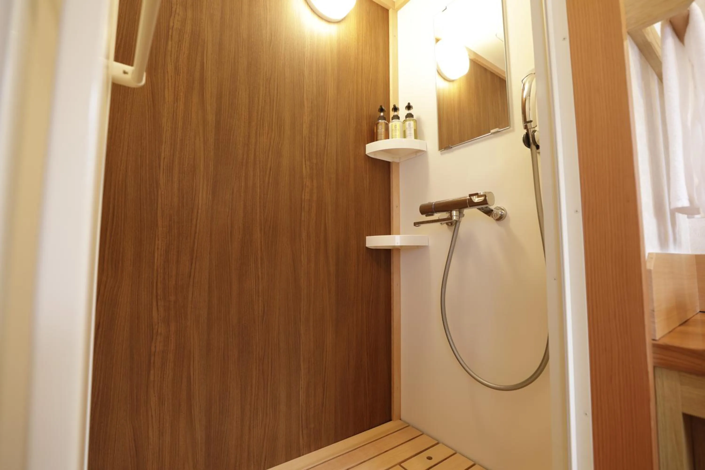 Shower in Onyado Yuinosho, Shirakawago