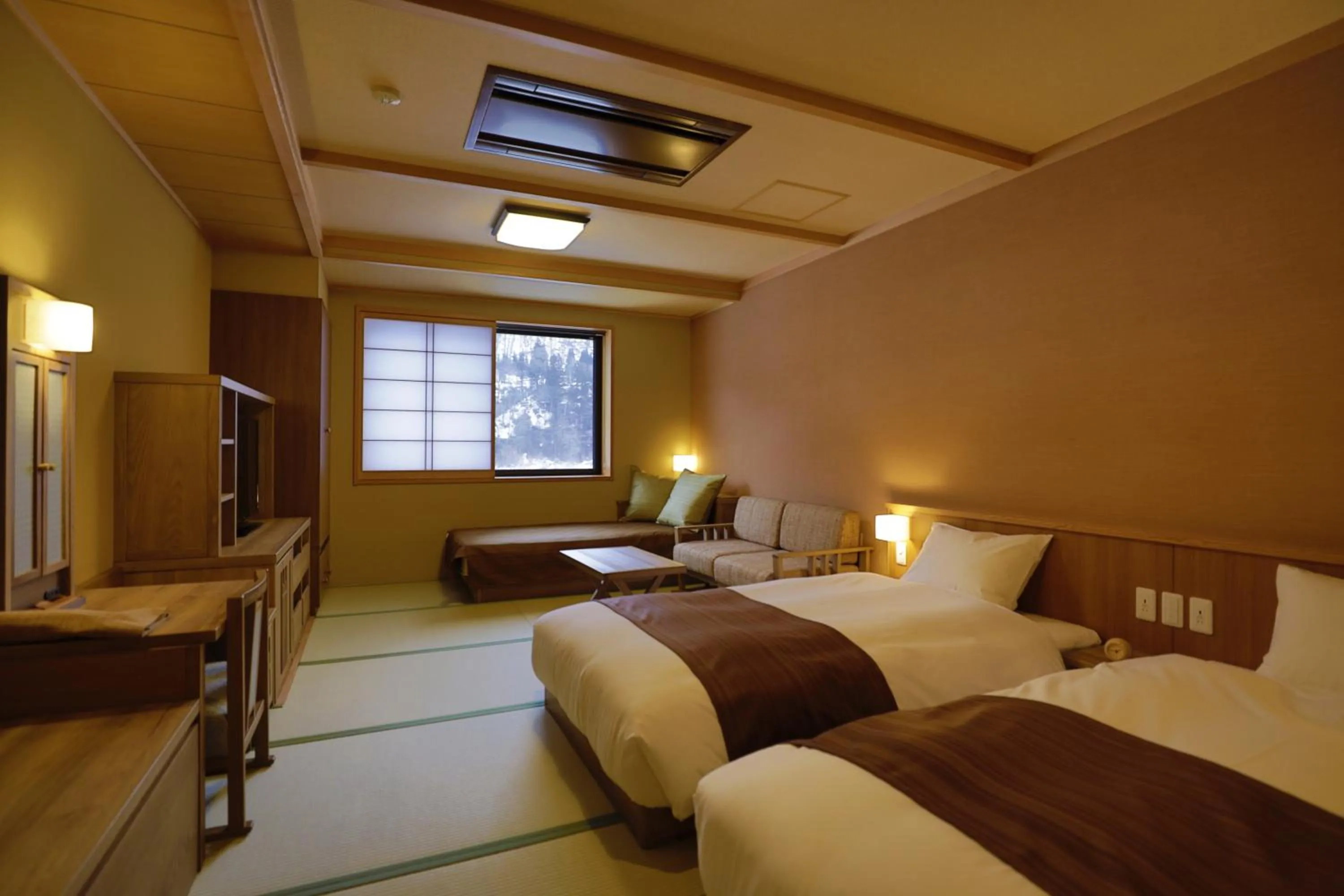 Photo of the whole room, Bed in Onyado Yuinosho, Shirakawago