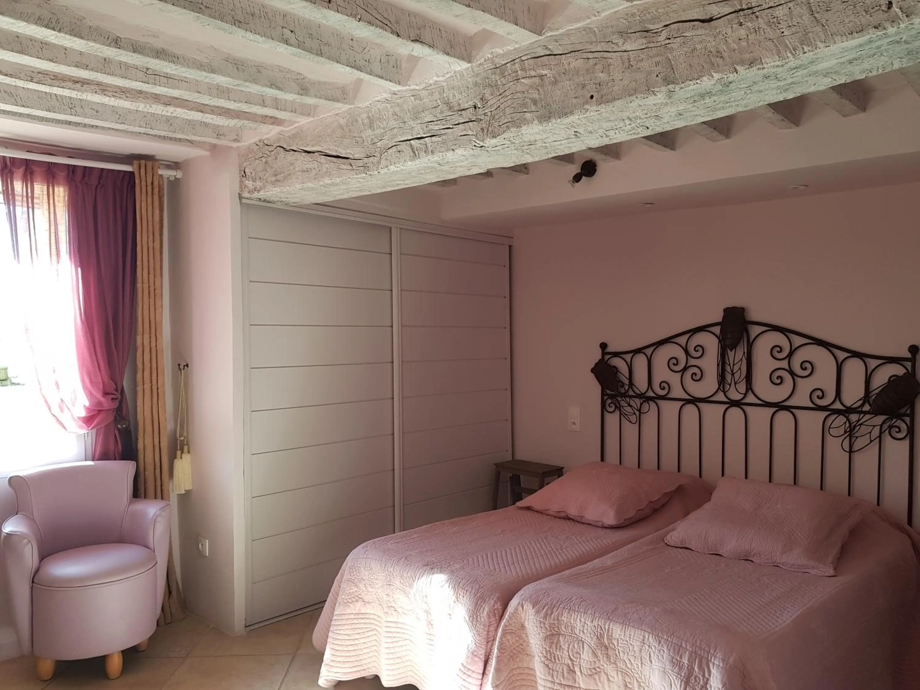 Photo of the whole room, Bed in Chambres & Tables d'hôtes Moulin de Lavon
