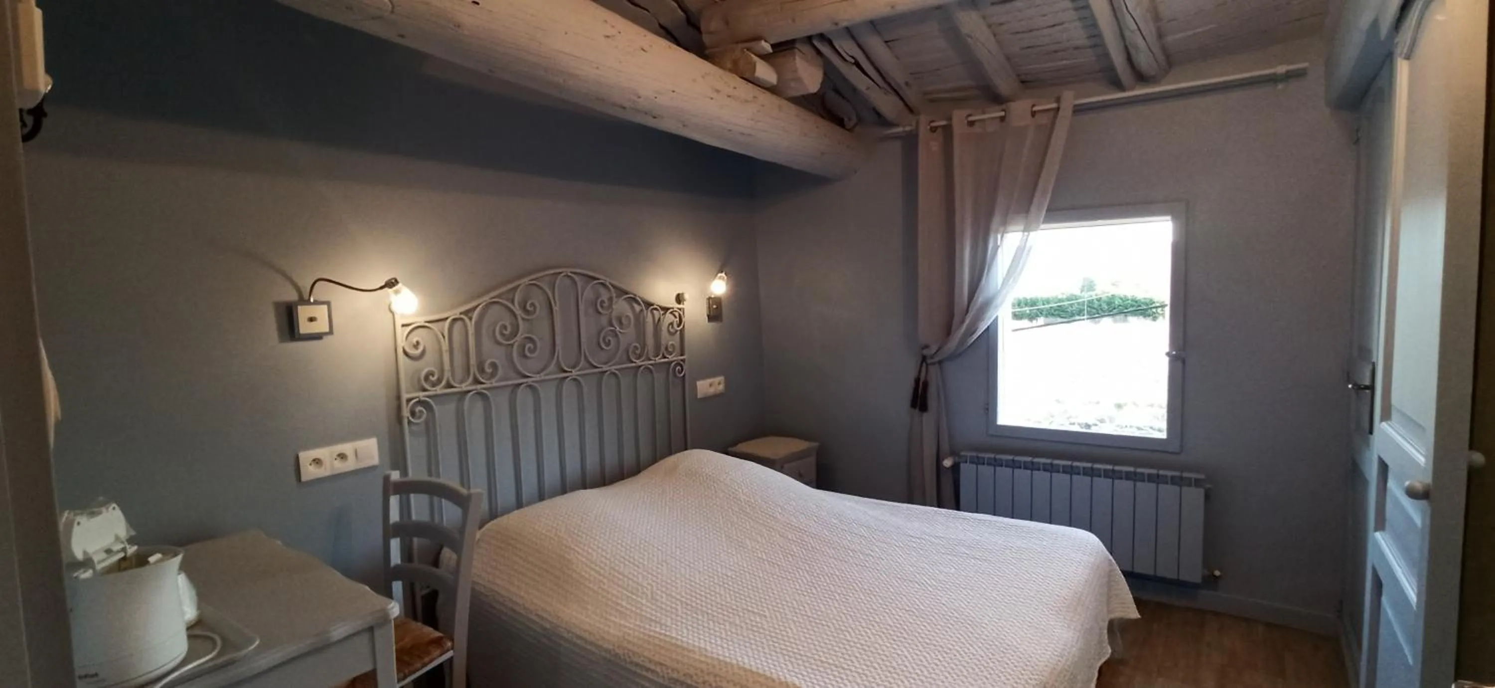 Photo of the whole room, Bed in Chambres & Tables d'hôtes Moulin de Lavon