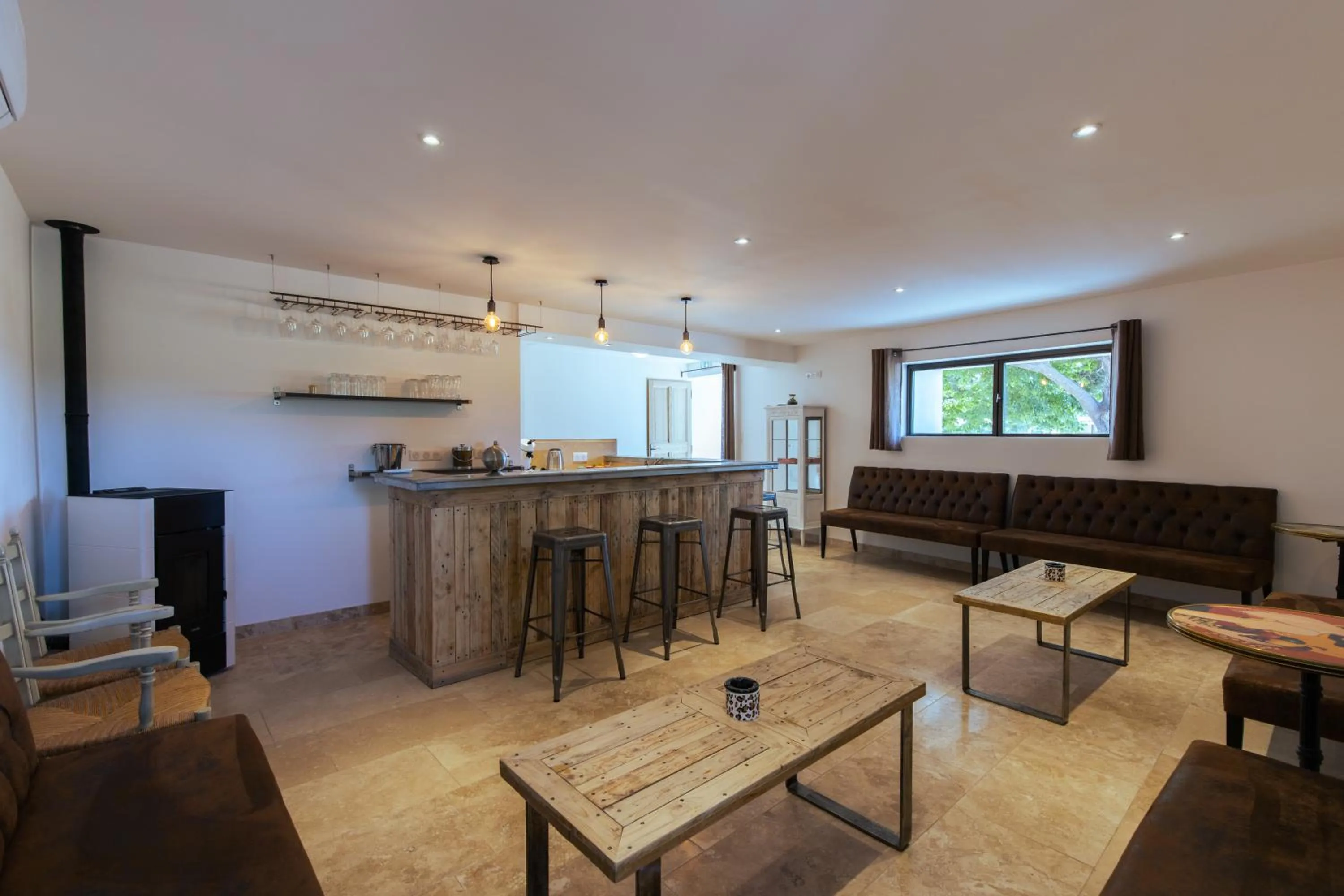 Lounge or bar in Chambres & Tables d'hôtes Moulin de Lavon