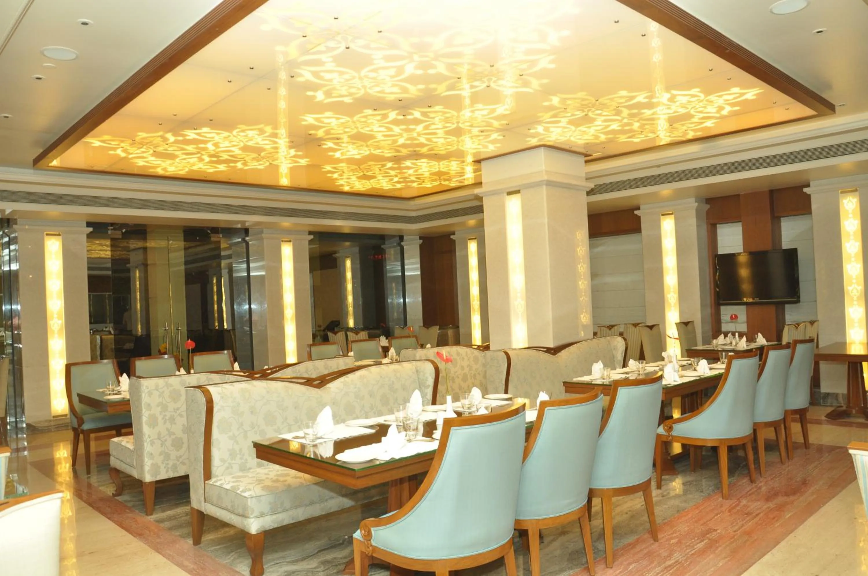 Restaurant/places to eat in Royal Tulip Navi Mumbai