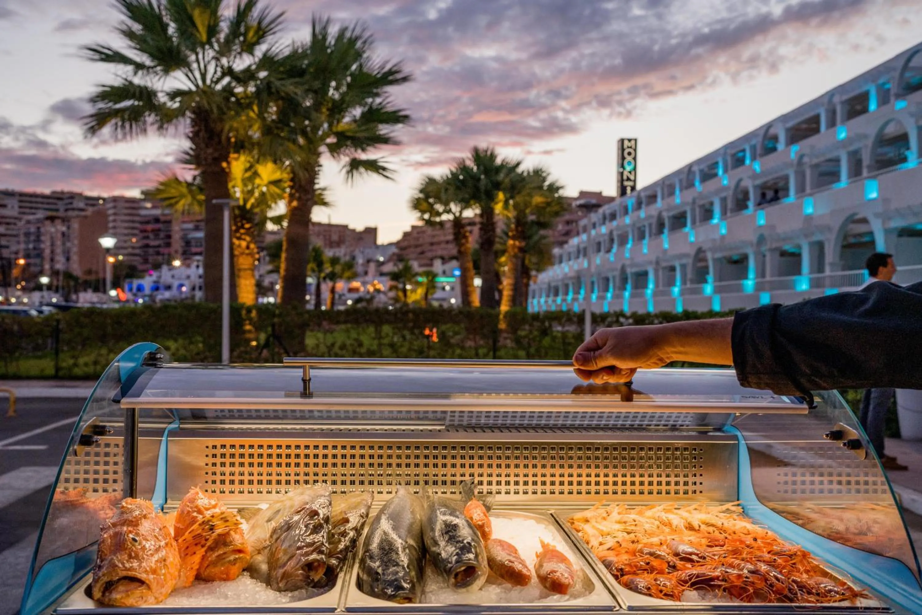 Restaurant/places to eat in Moon Hotel & SPA.