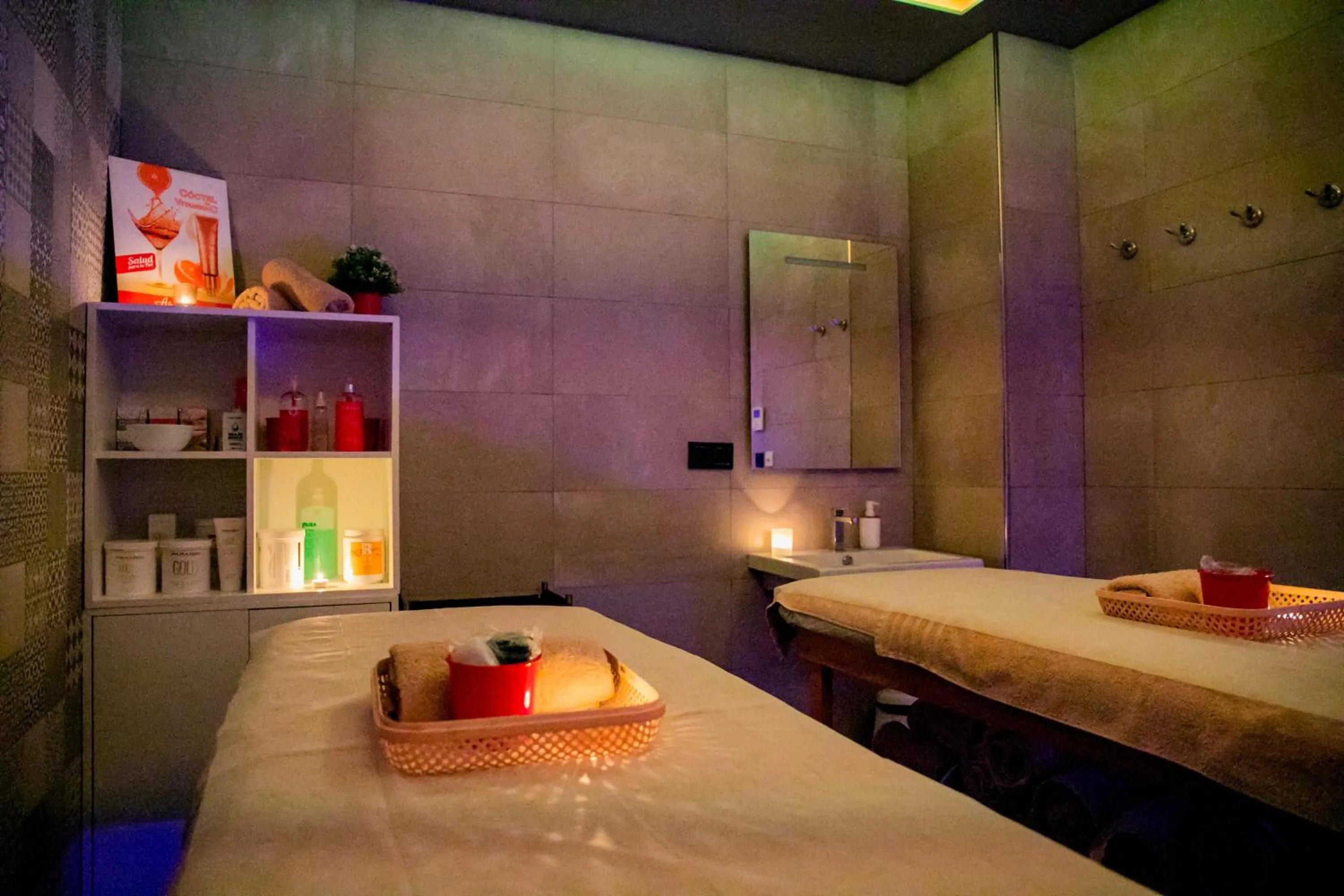 Massage, Bed in Moon Hotel & SPA.