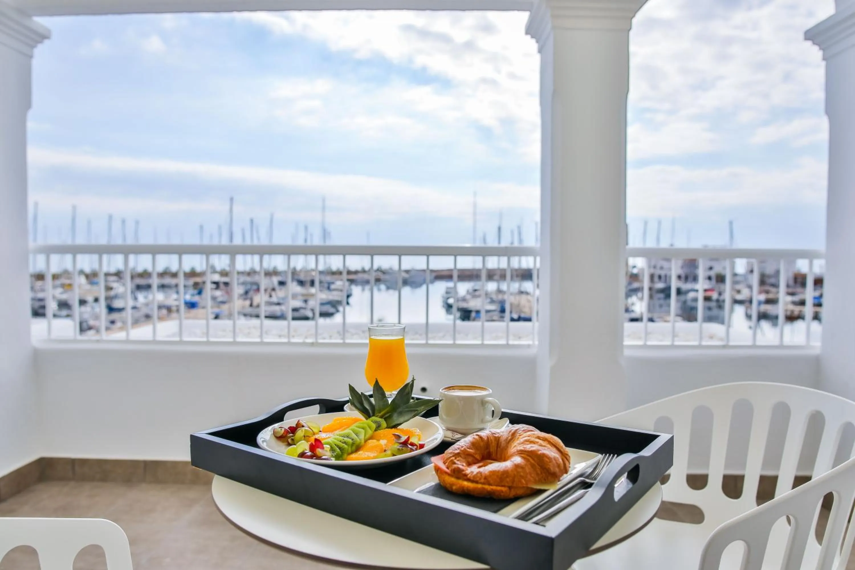 Food and drinks in Moon Hotel & SPA.