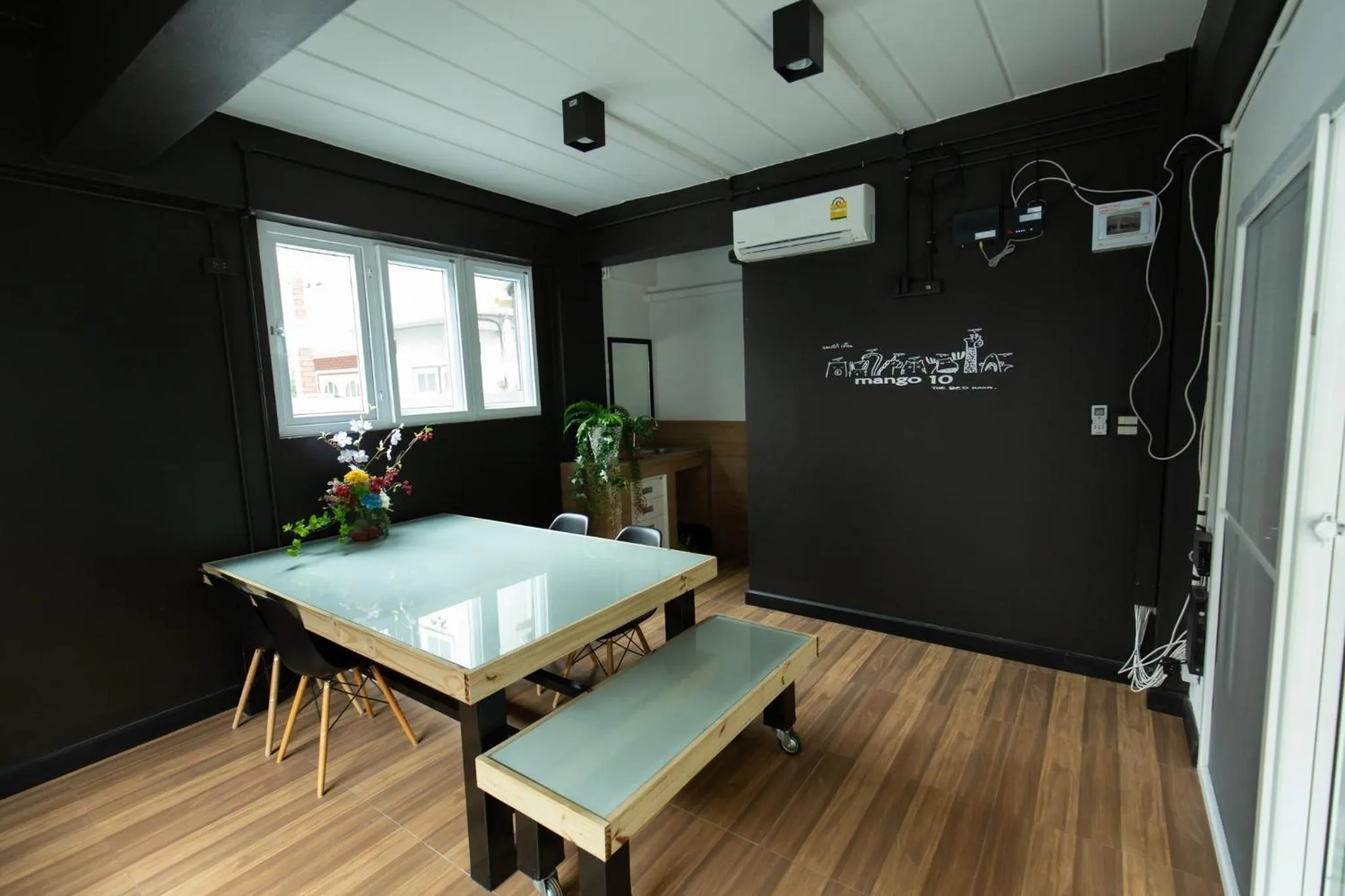 Communal lounge/ TV room in Mango 10 House