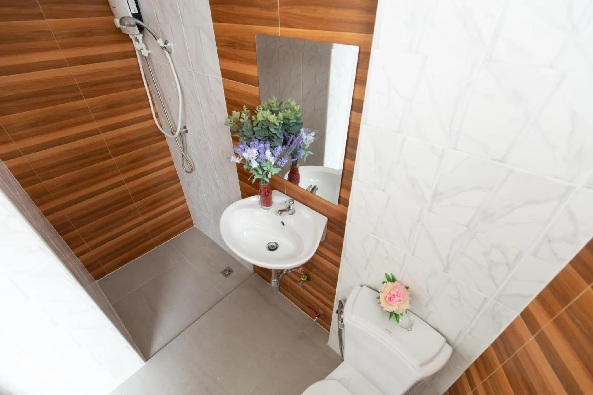 Bathroom in Mango 10 House