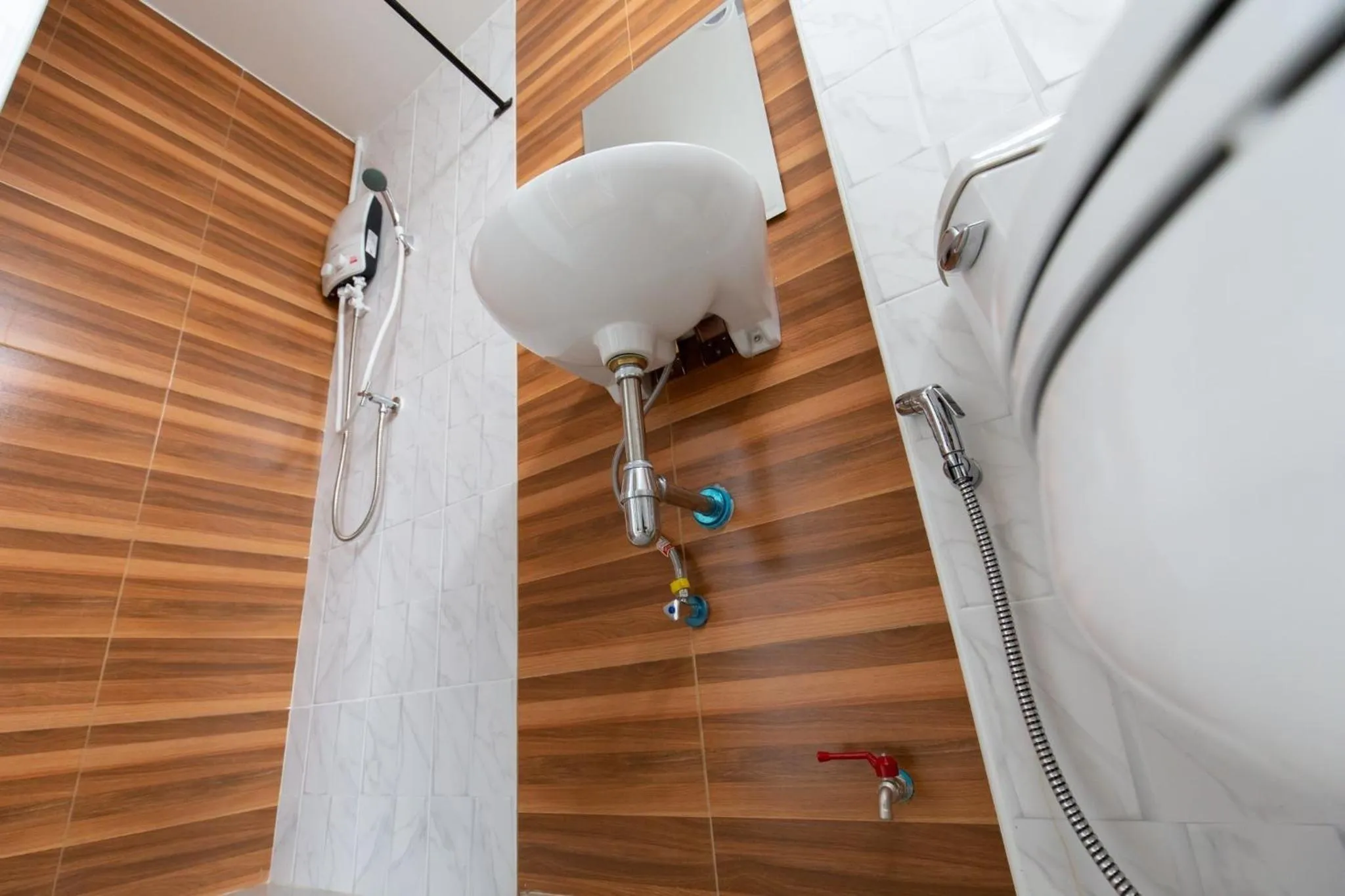 Shower in Mango 10 House