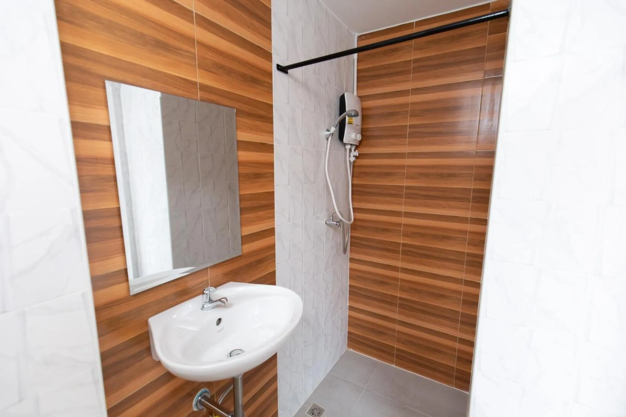 Shower in Mango 10 House