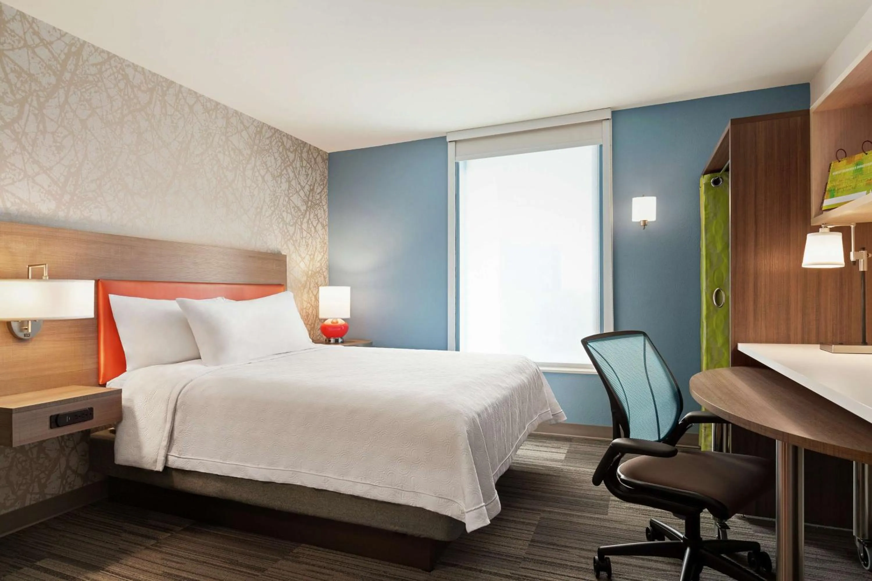 Bedroom, Bed in Home2 Suites By Hilton Silver Spring