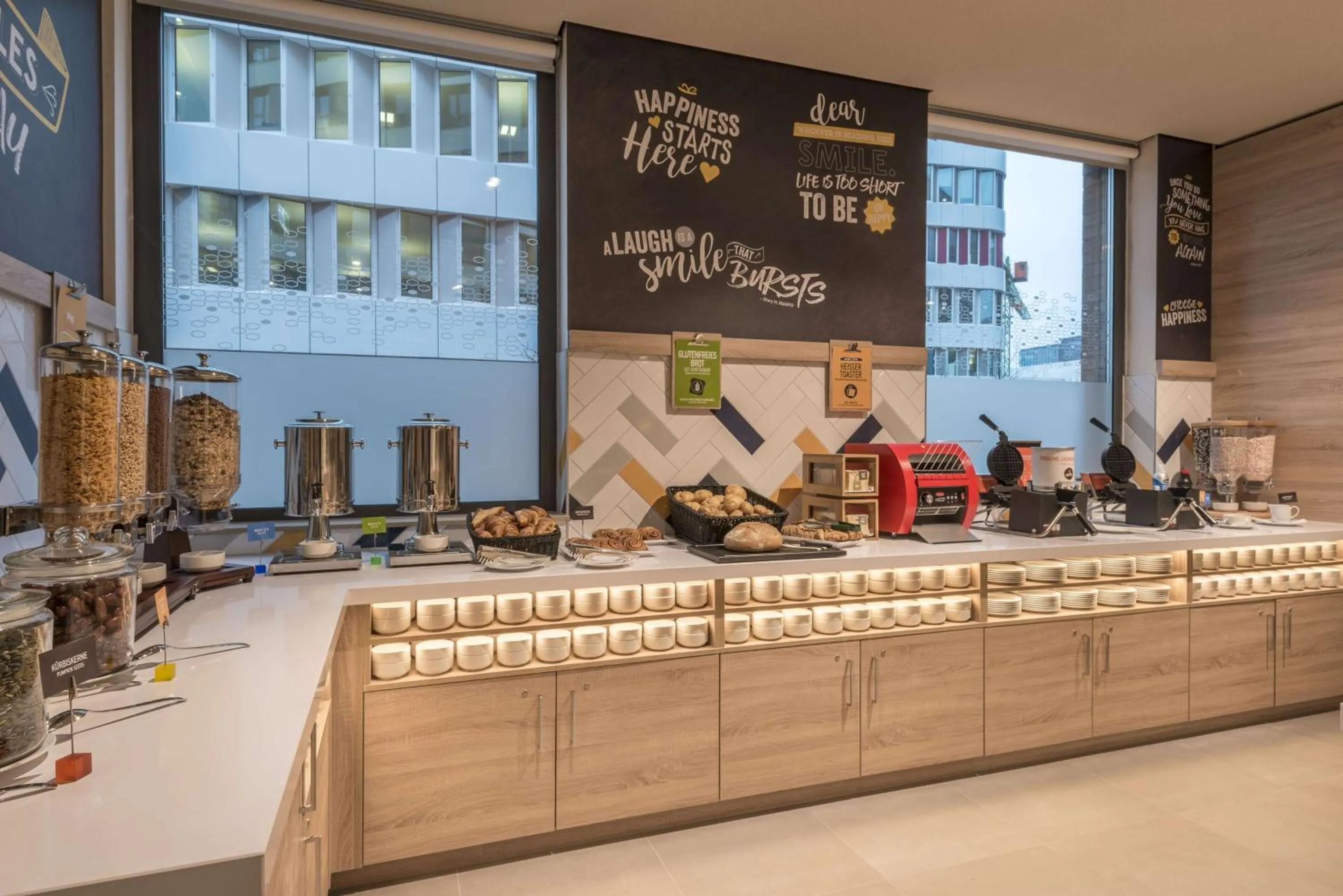 Dining area in Hampton By Hilton Frankfurt Airport