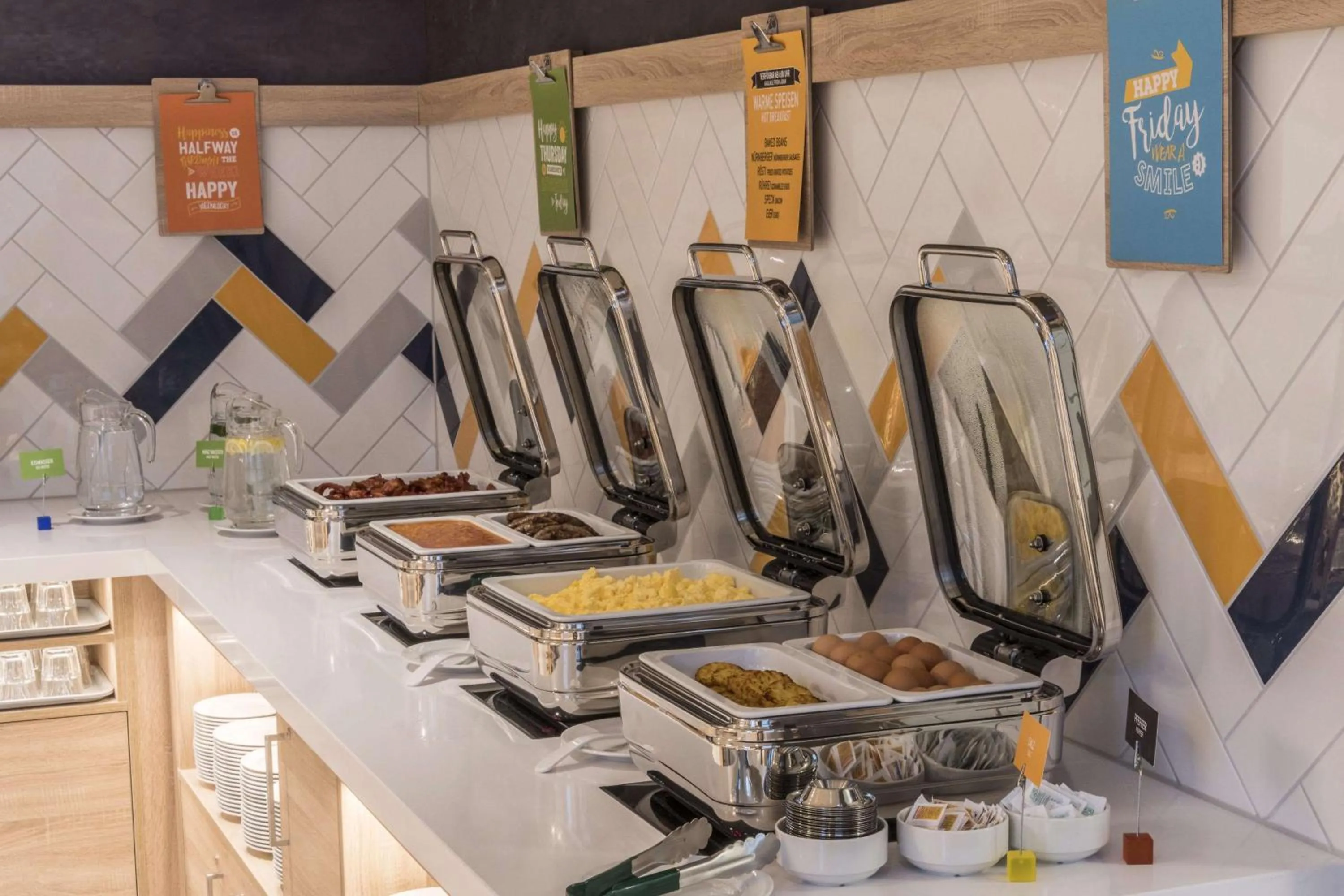Dining area in Hampton By Hilton Frankfurt Airport