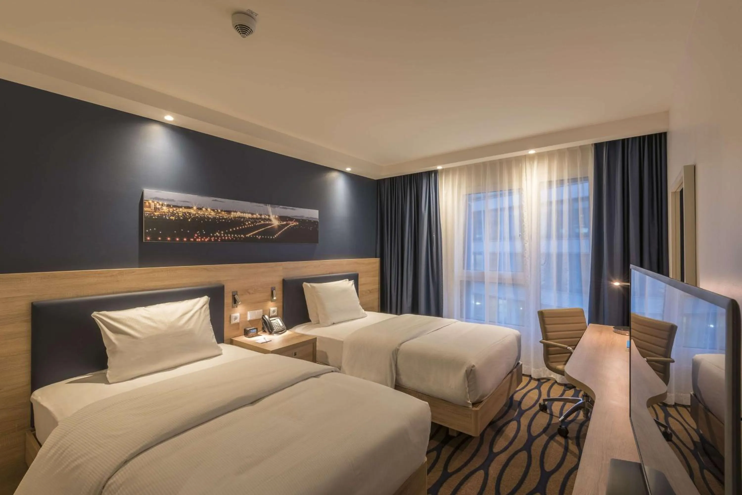 Bedroom, Bed in Hampton By Hilton Frankfurt Airport