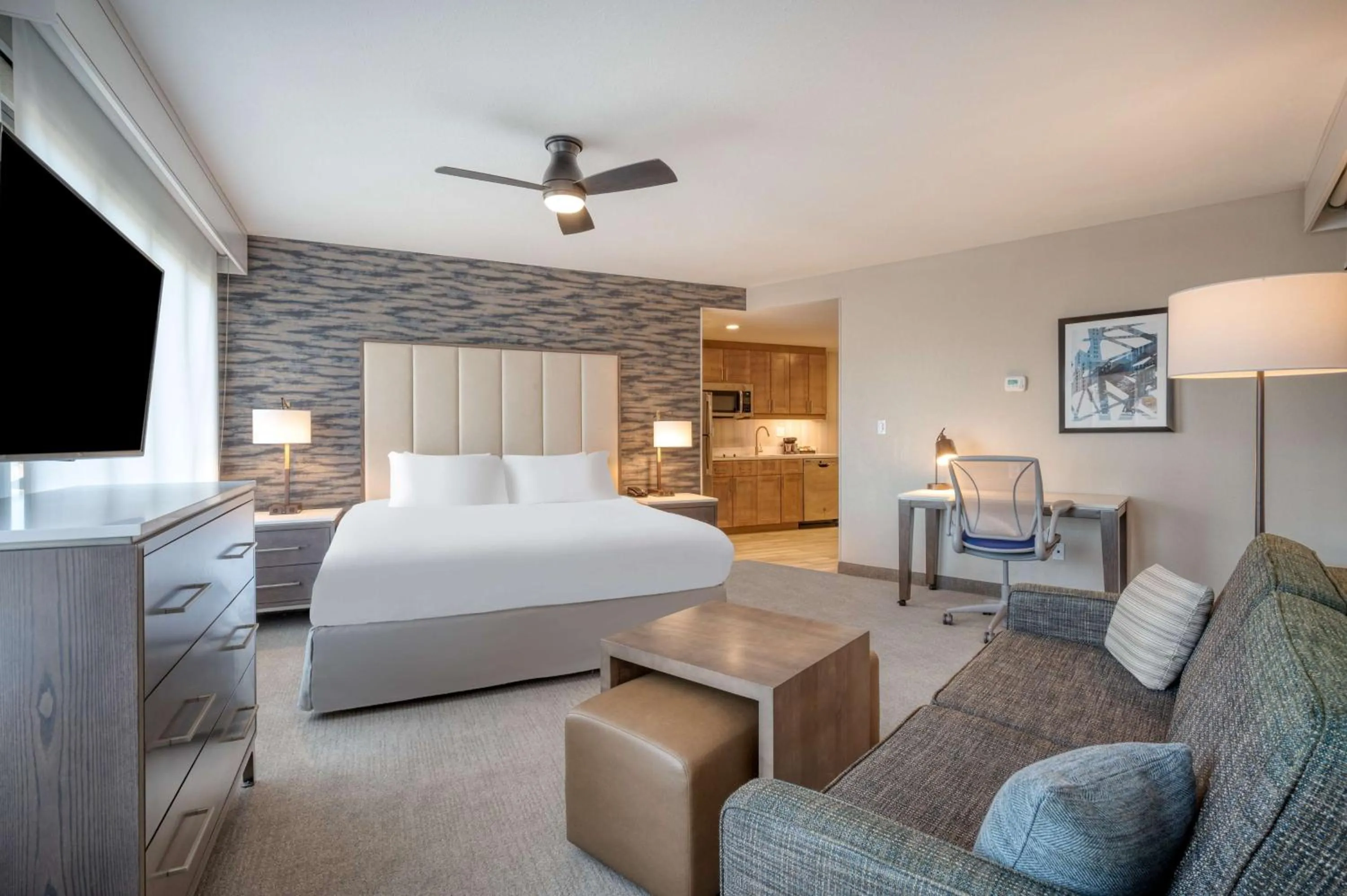 Living room, Bed in Homewood Suites by Hilton Providence Downtown