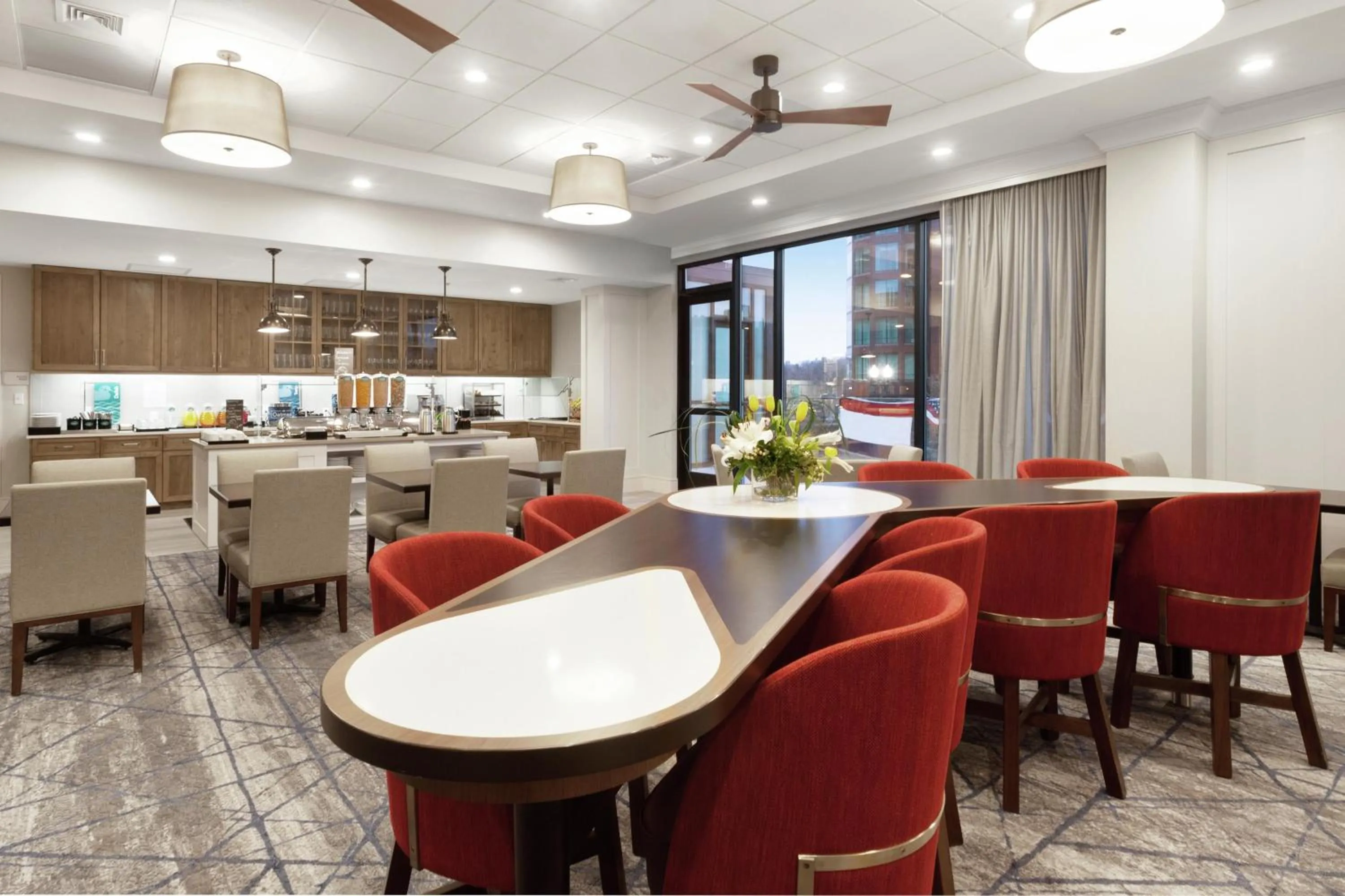Dining area in Homewood Suites by Hilton Providence Downtown