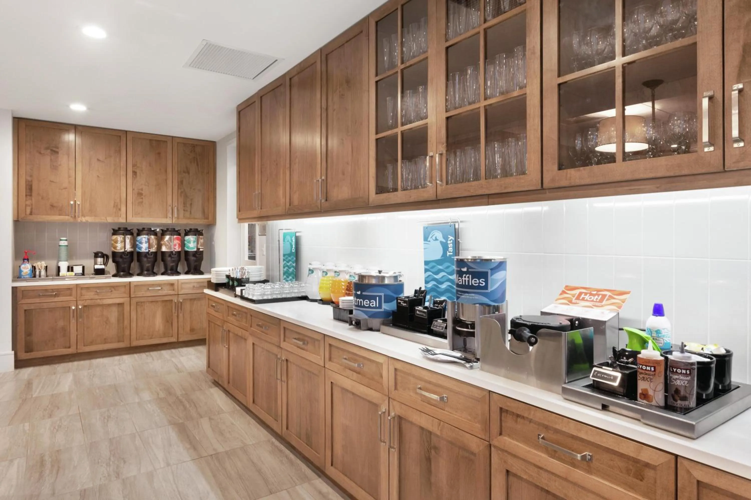 Dining area in Homewood Suites by Hilton Providence Downtown