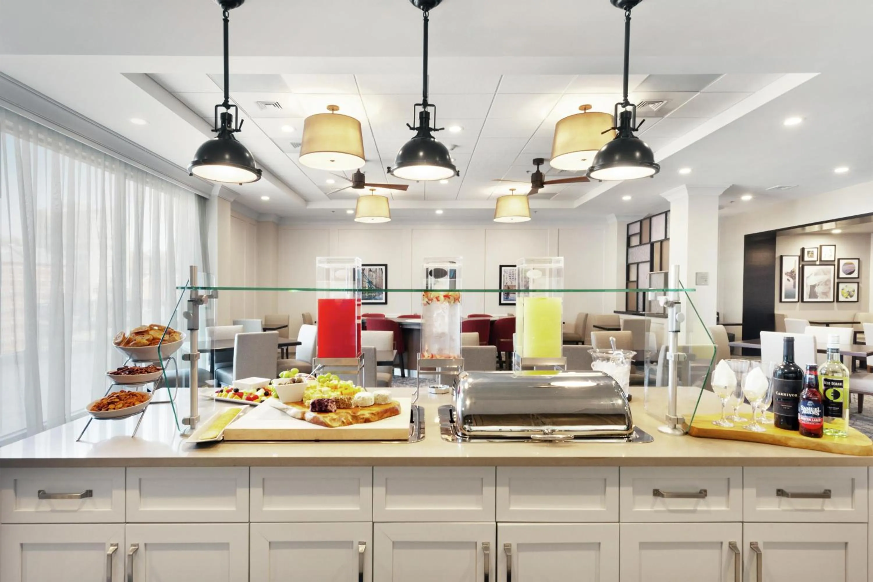 Dining area in Homewood Suites by Hilton Providence Downtown