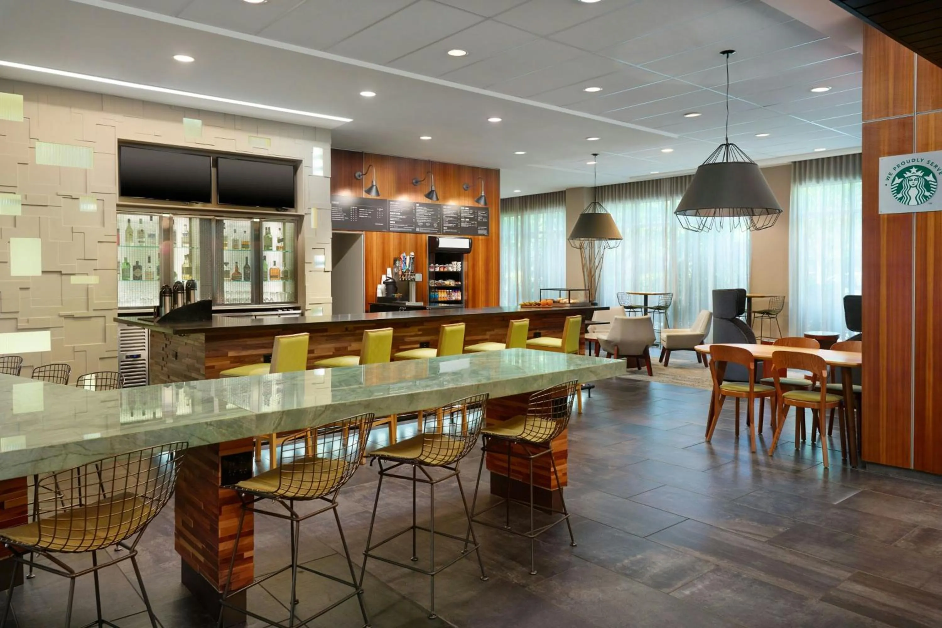 Breakfast in Courtyard by Marriott Atlanta Alpharetta/Avalon Area