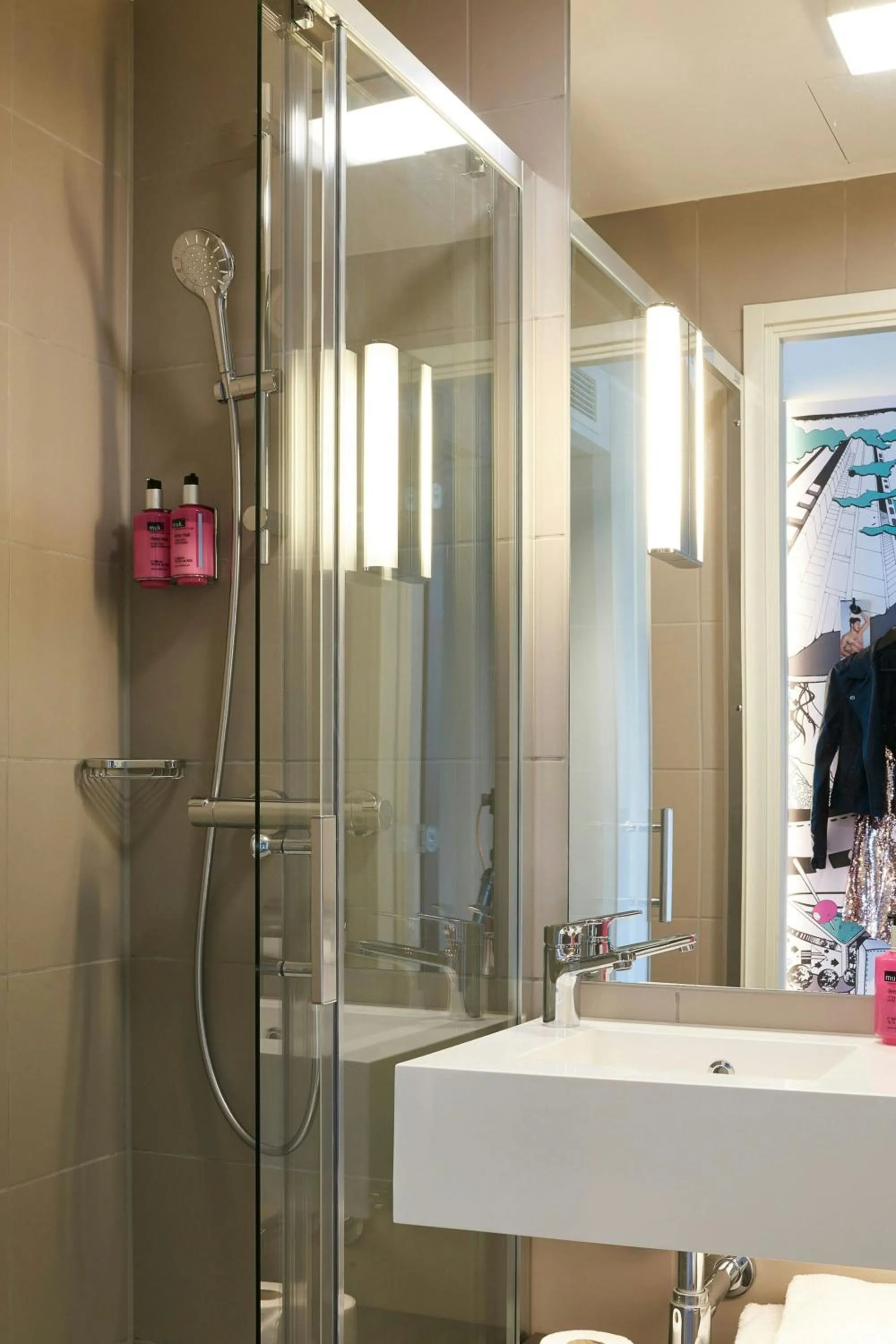 Bathroom in Moxy Edinburgh Airport