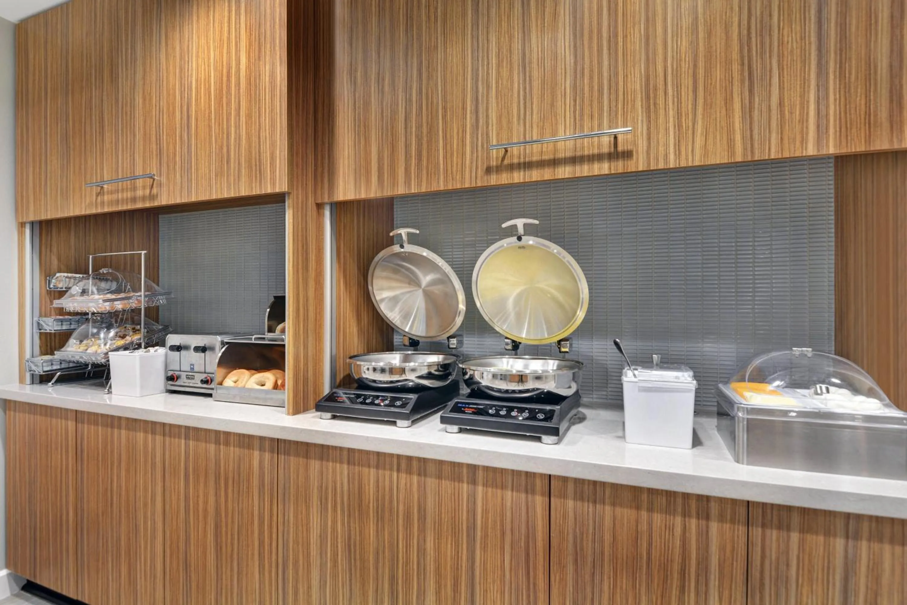 Breakfast in TownePlace Suites by Marriott Jackson Airport/Flowood