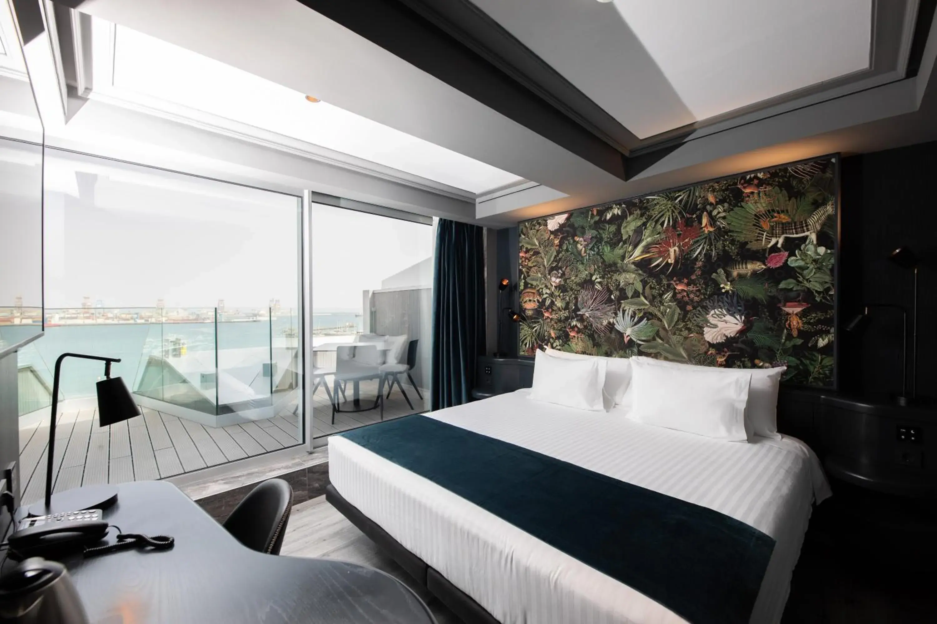 Deluxe Double or Twin Room with Sea View and Terrace in Silken Saaj Las Palmas Deluxe Double or Twin Room with Sea View and Terrace in Silken Saaj Las Palmas