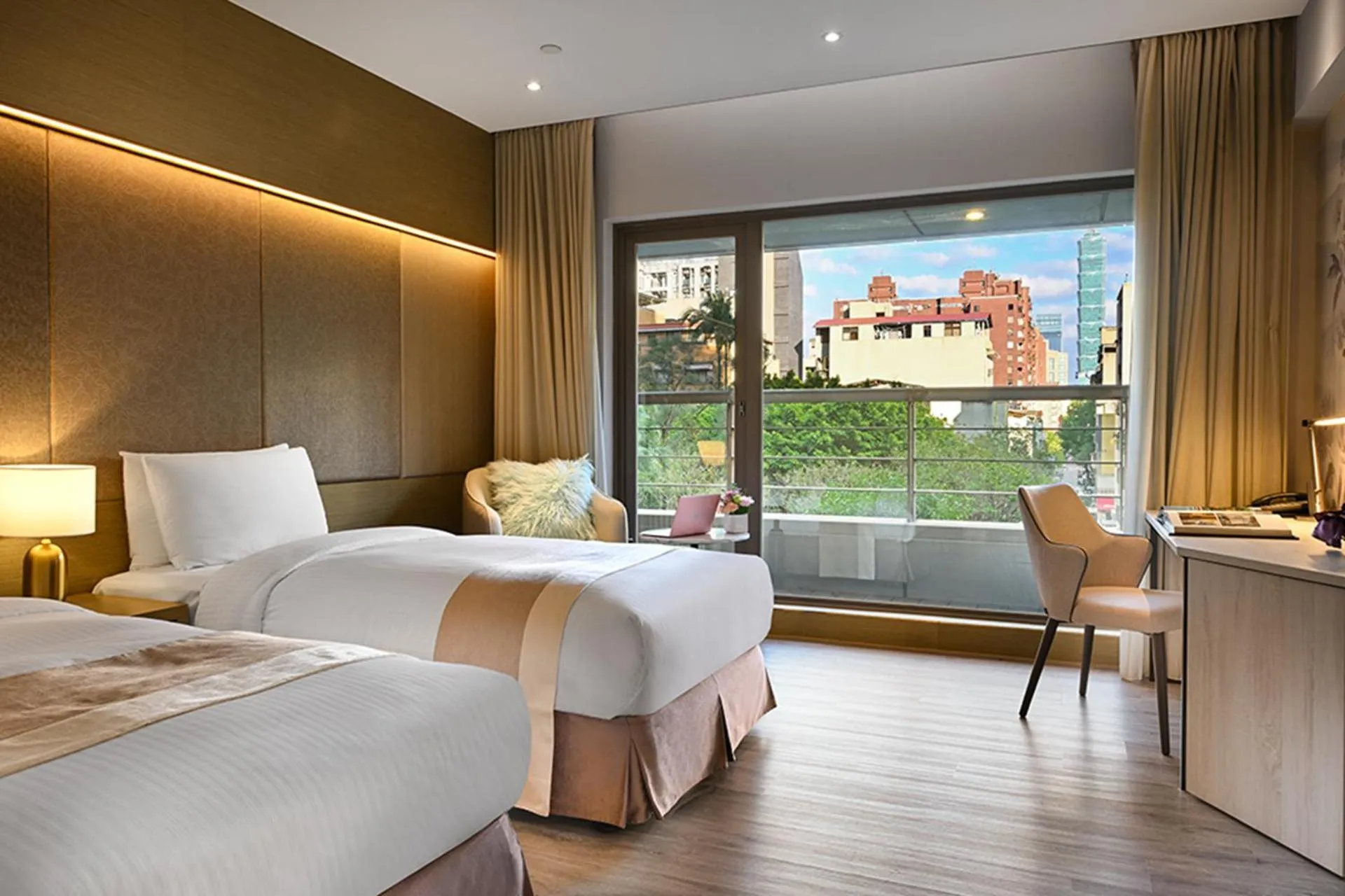 Bedroom, Bed in Park Taipei Hotel