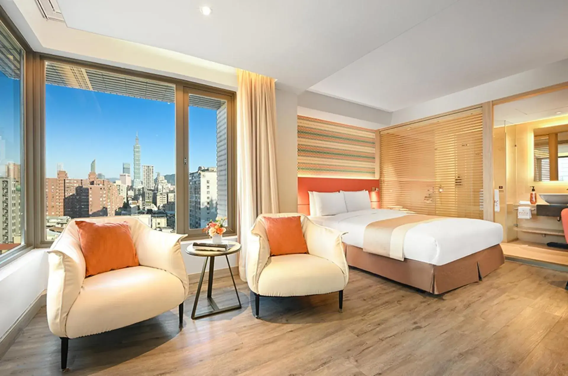 Executive Queen Room with 101 View in Park Taipei Hotel Executive Queen Room with 101 View in Park Taipei Hotel