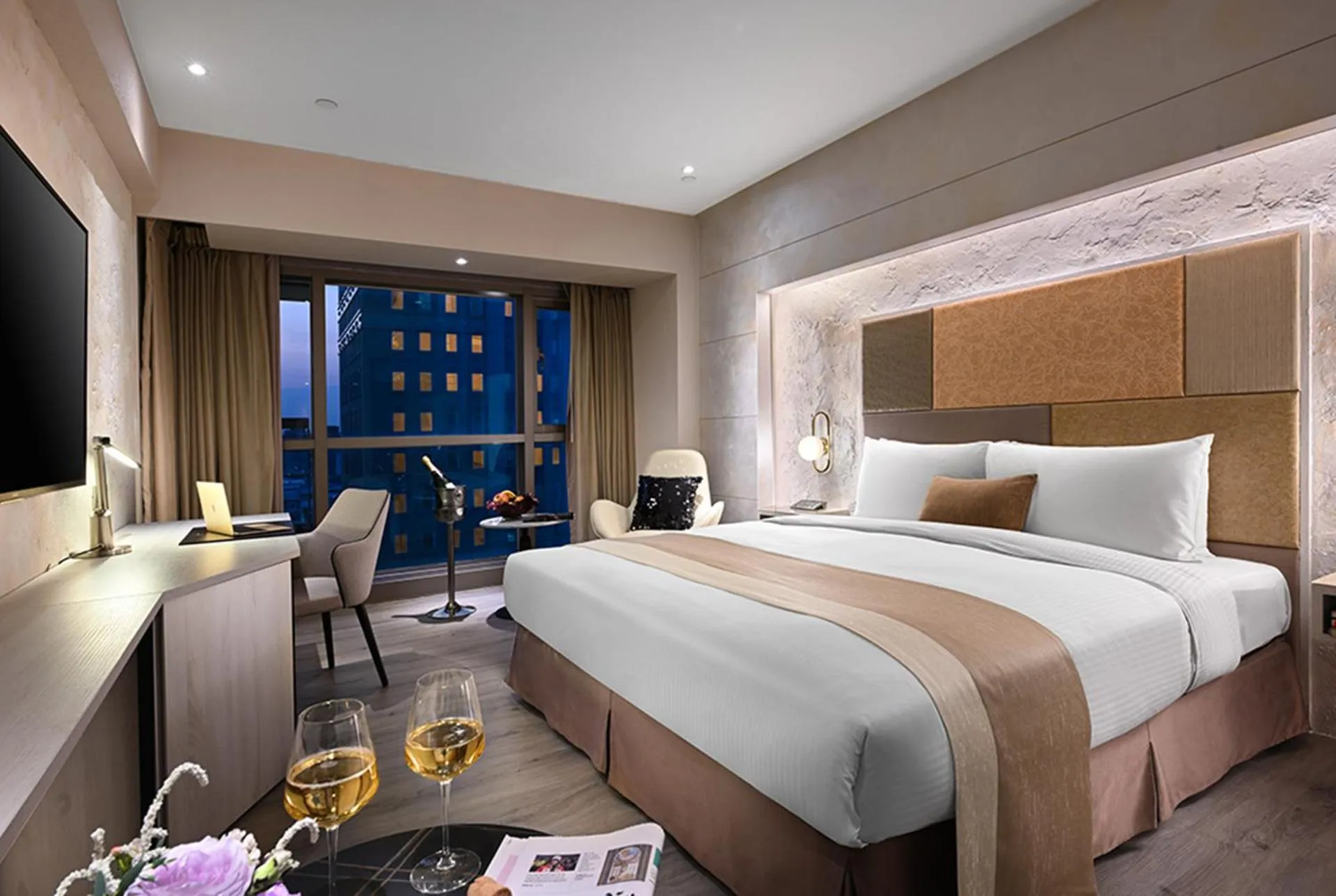 Bedroom, Bed in Park Taipei Hotel