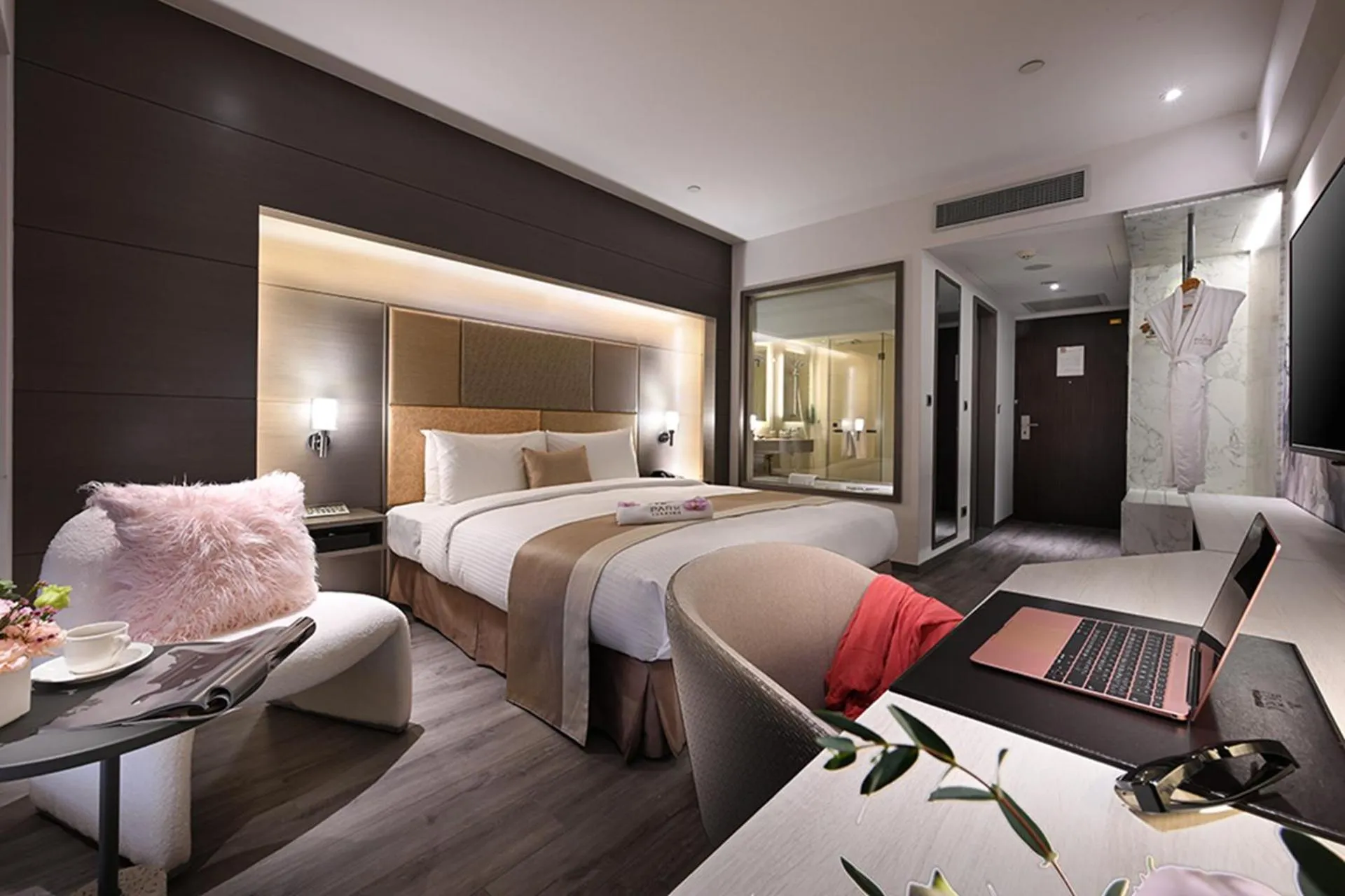 Bedroom, Bed in Park Taipei Hotel