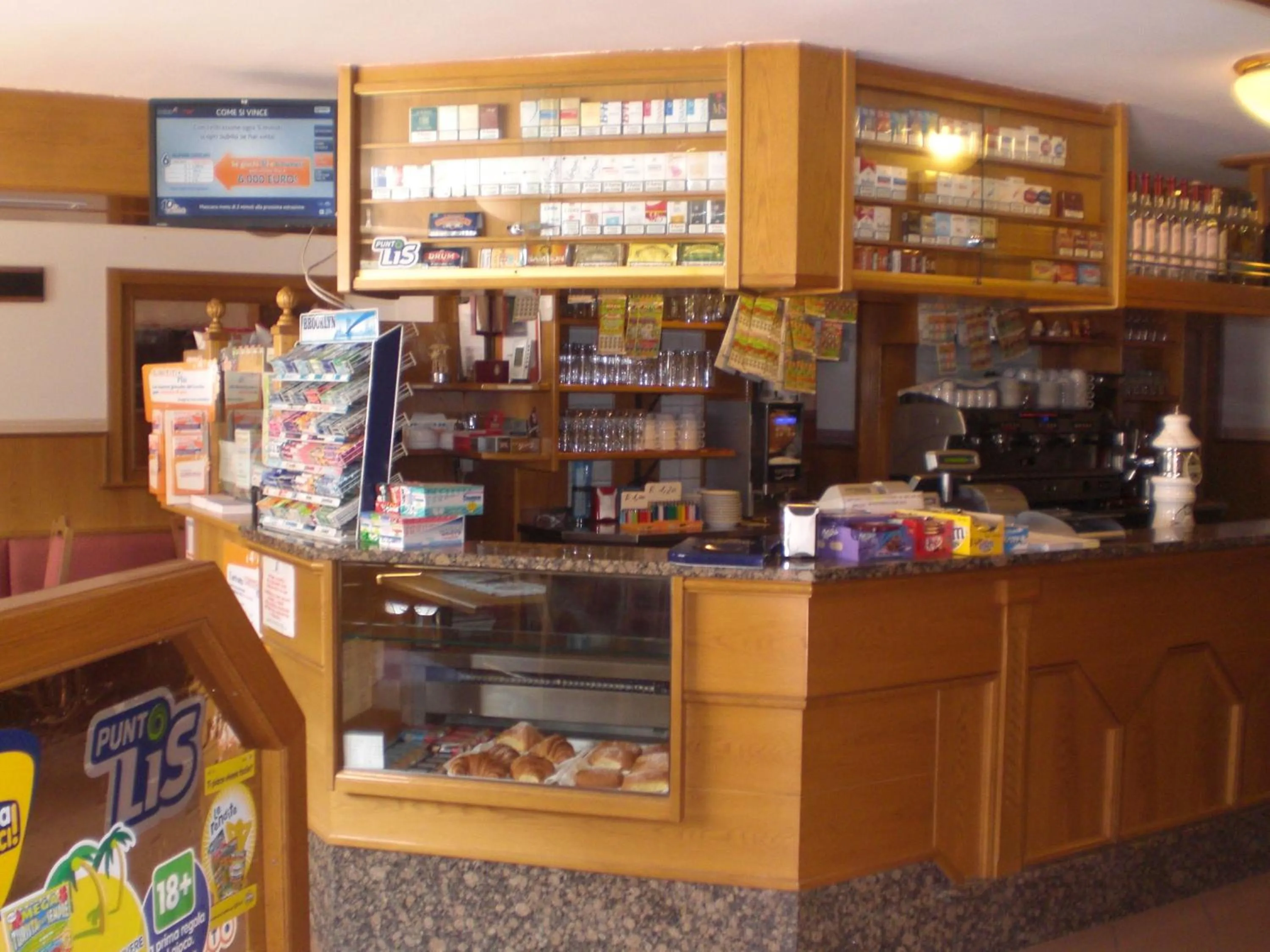 Lounge or bar in Hotel Edelweiss