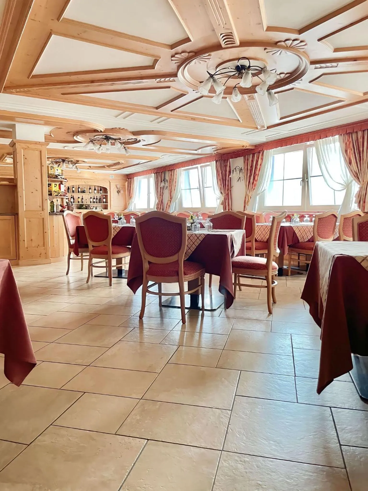 Restaurant/places to eat in Hotel Panorama