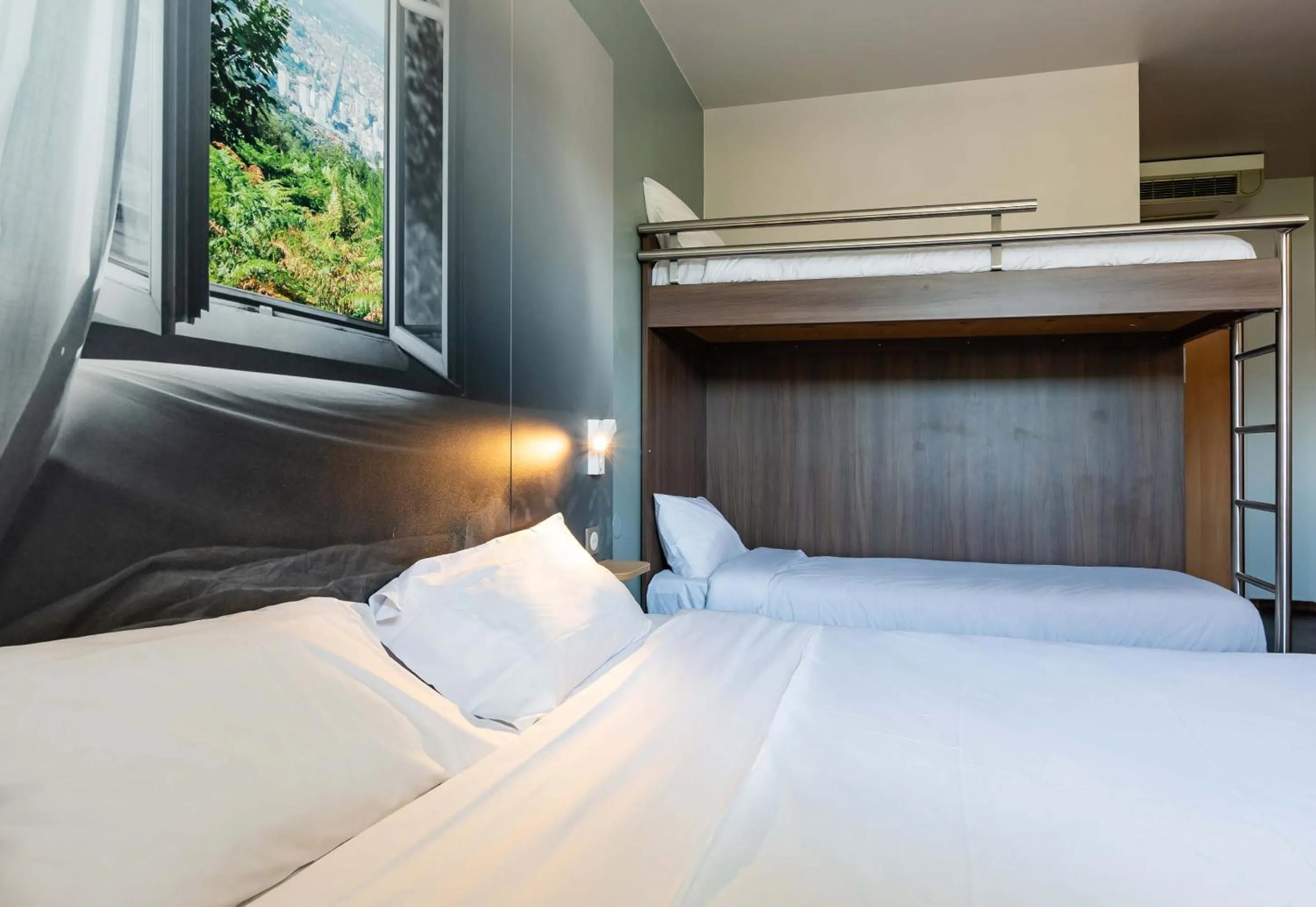 Bedroom, Bed in B&B HOTEL Saint-Etienne Monthieu