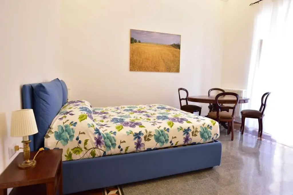 Double Room with Balcony in All'Angolo B&B Double Room with Balcony in All'Angolo B&B