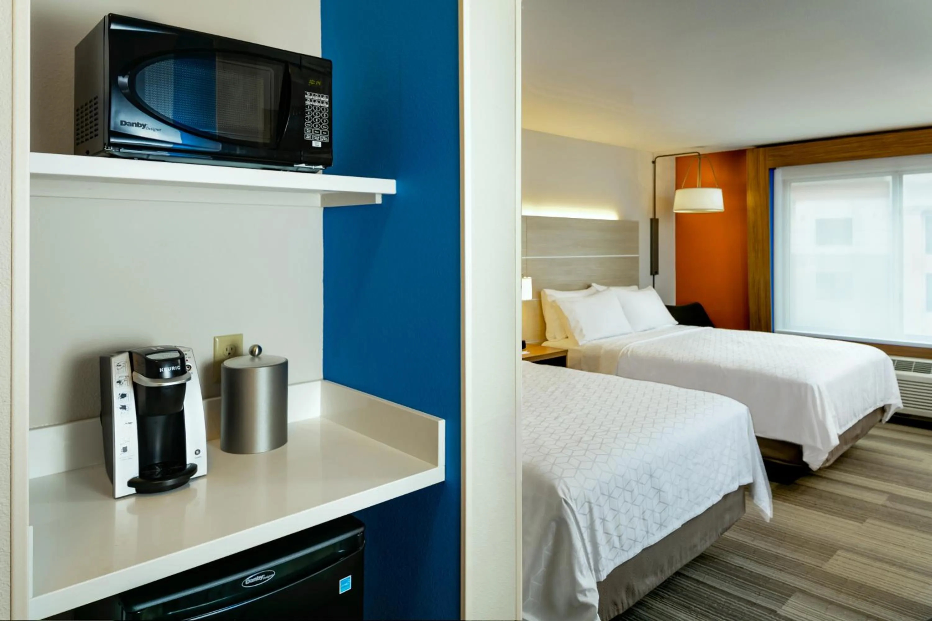 Bed in Holiday Inn Express & Suites - Medford by IHG