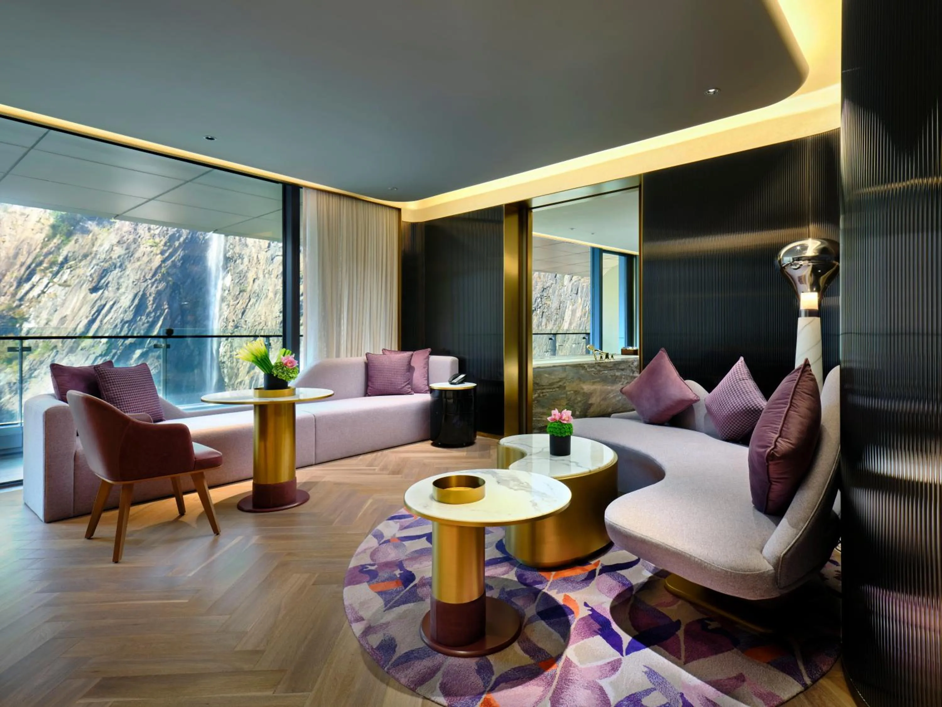 Photo of the whole room in InterContinental Shanghai Wonderland, an IHG Hotel