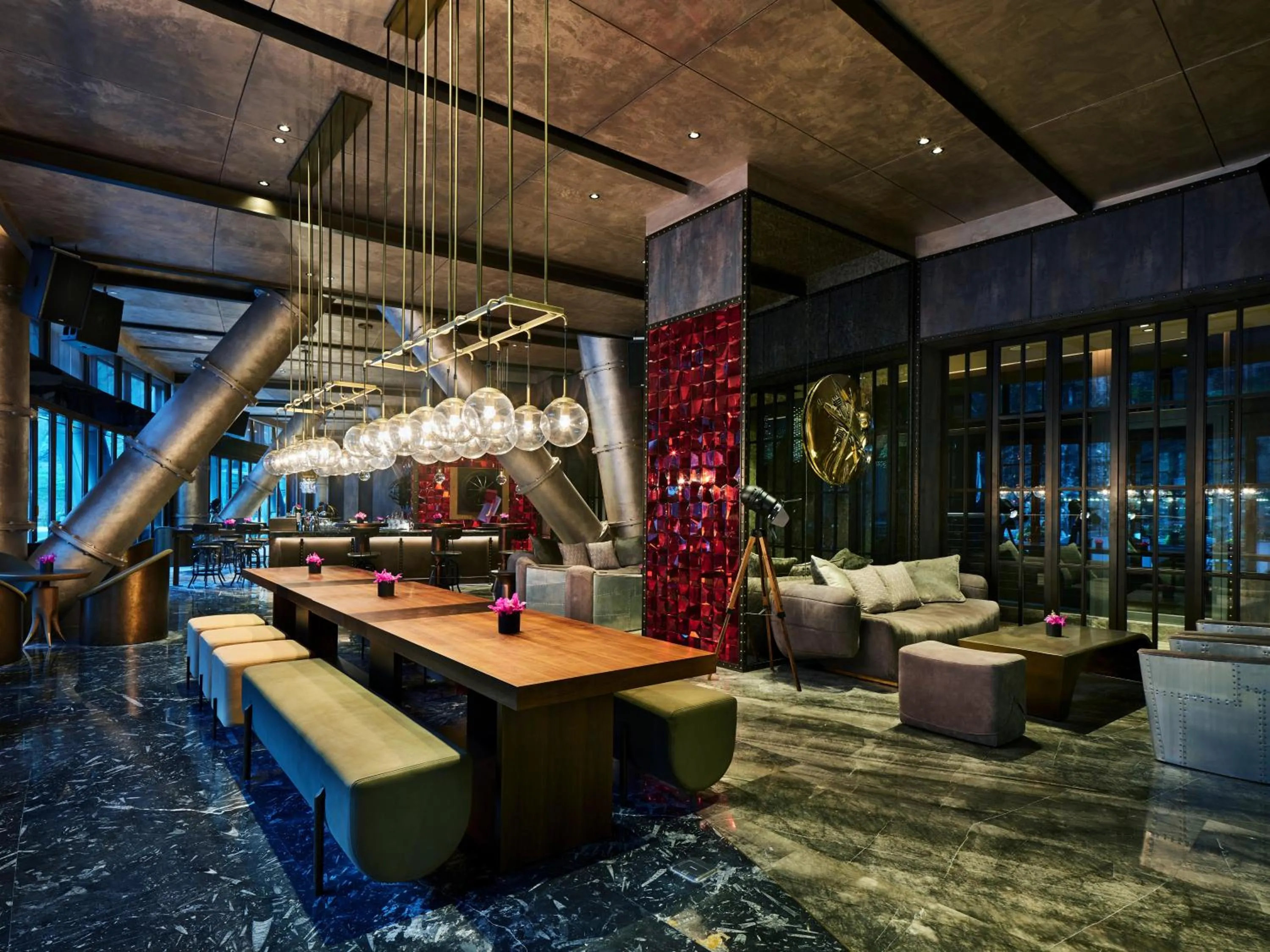Lounge or bar in InterContinental Shanghai Wonderland, an IHG Hotel