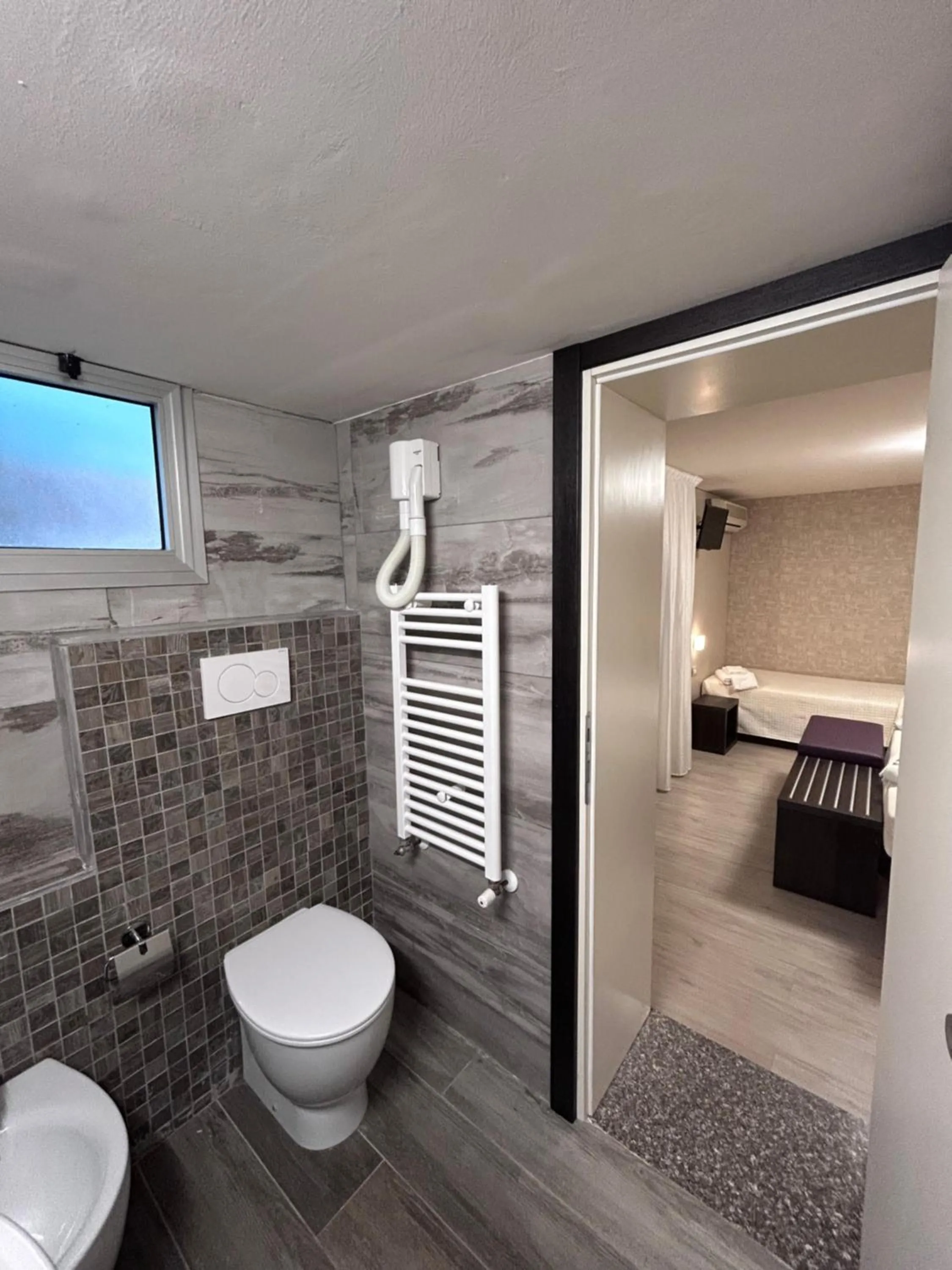 Bathroom, Bed in Hotel Letizia